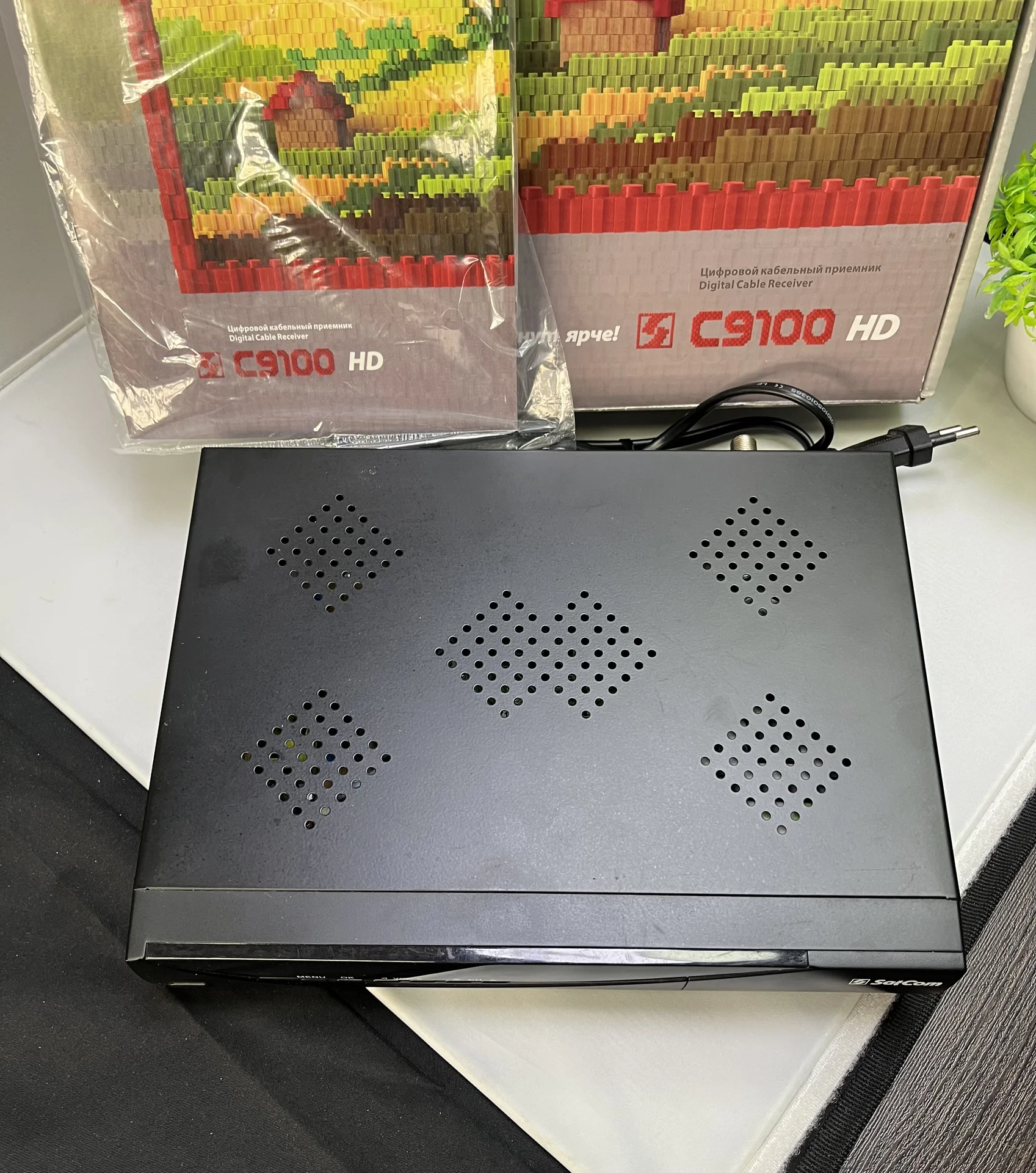 Цифровой кабельный приёмник SatCom C9100 HD - миниатюра 4