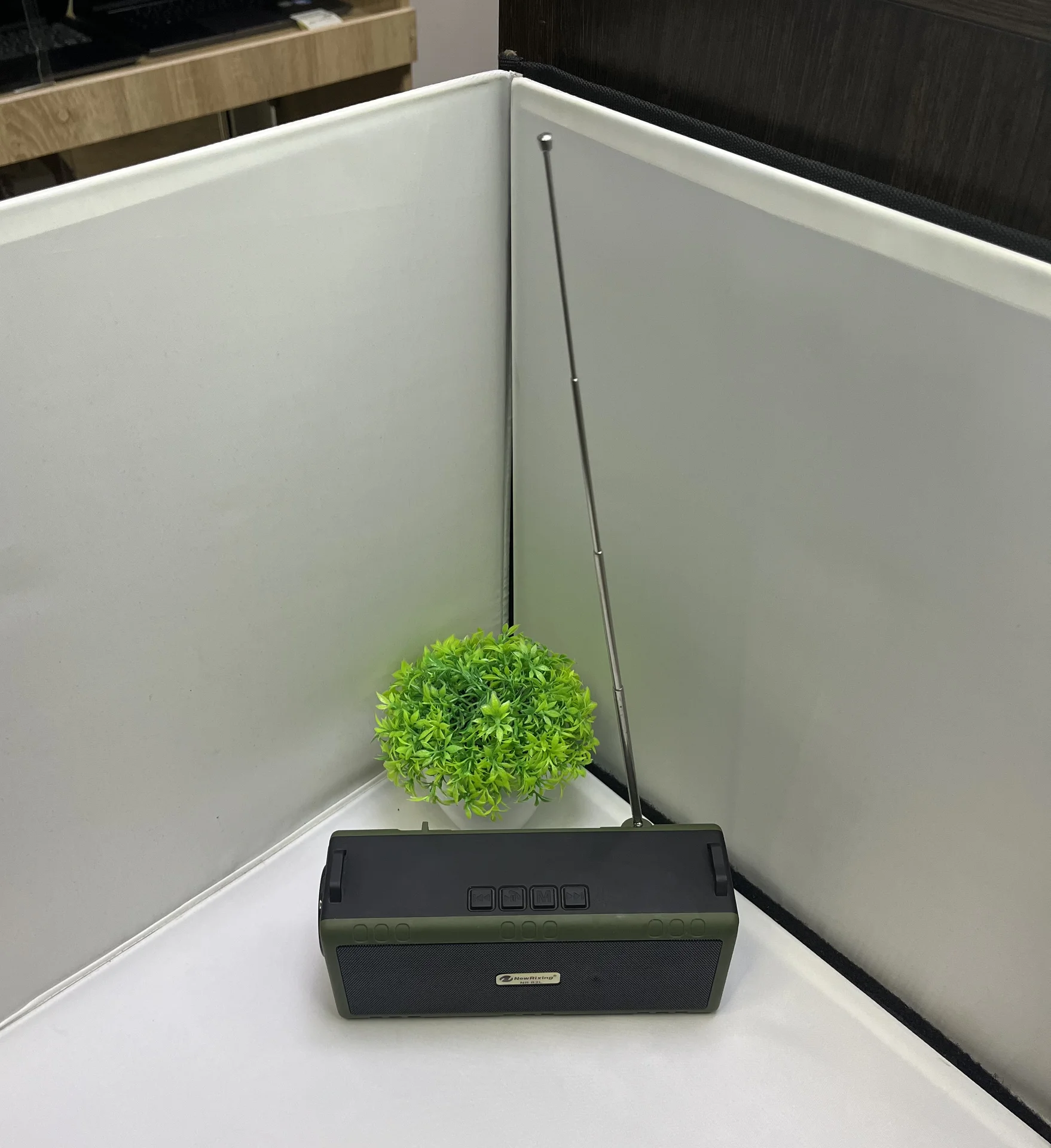 Портативная Bluetooth колонка NewRixing NR-2L - миниатюра 2
