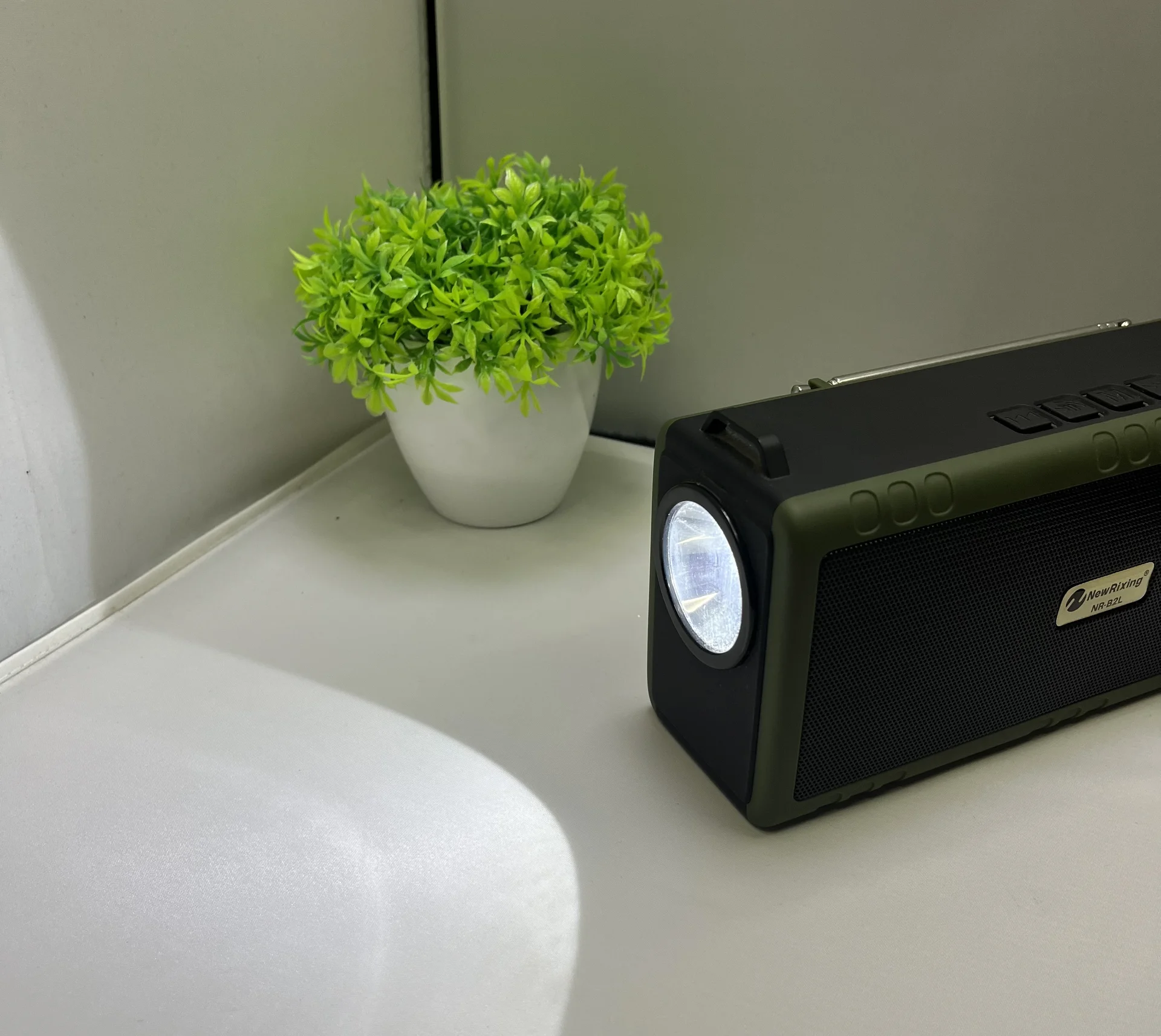 Портативная Bluetooth колонка NewRixing NR-2L - миниатюра 7