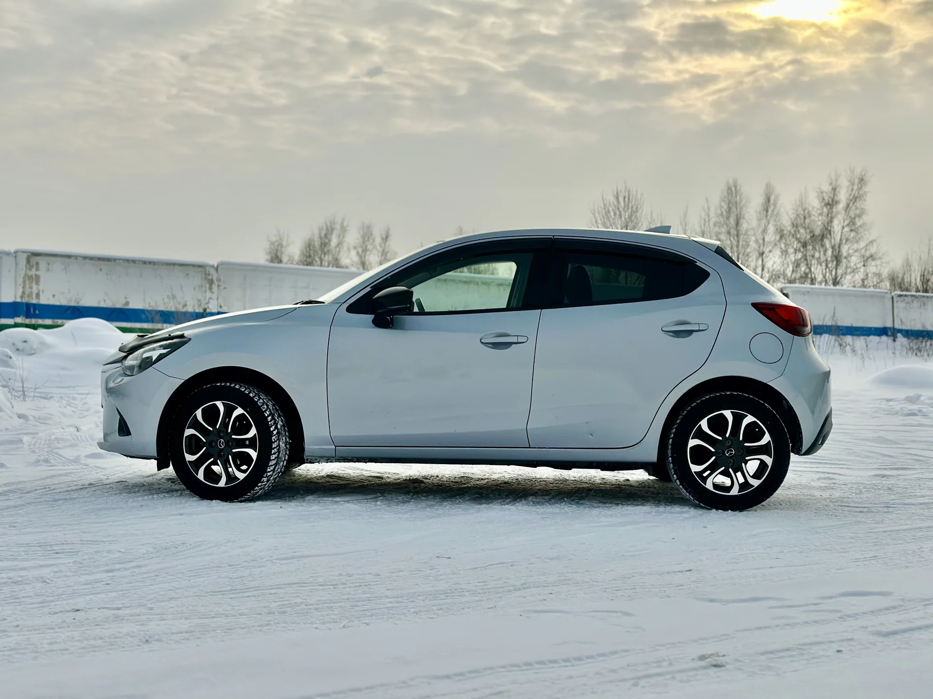 Mazda Demio 2017 - миниатюра 7