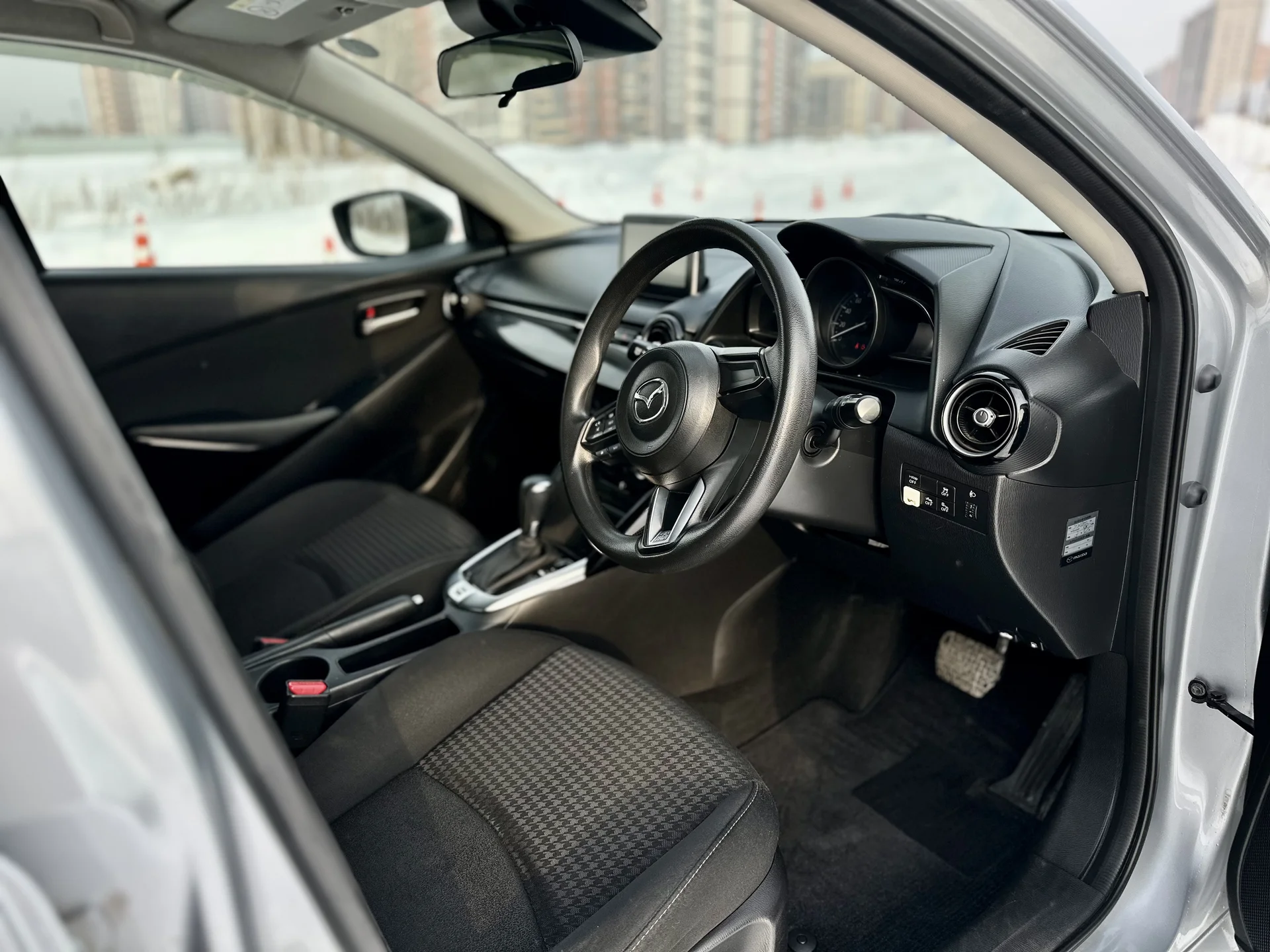 Mazda Demio 2017 - миниатюра 15