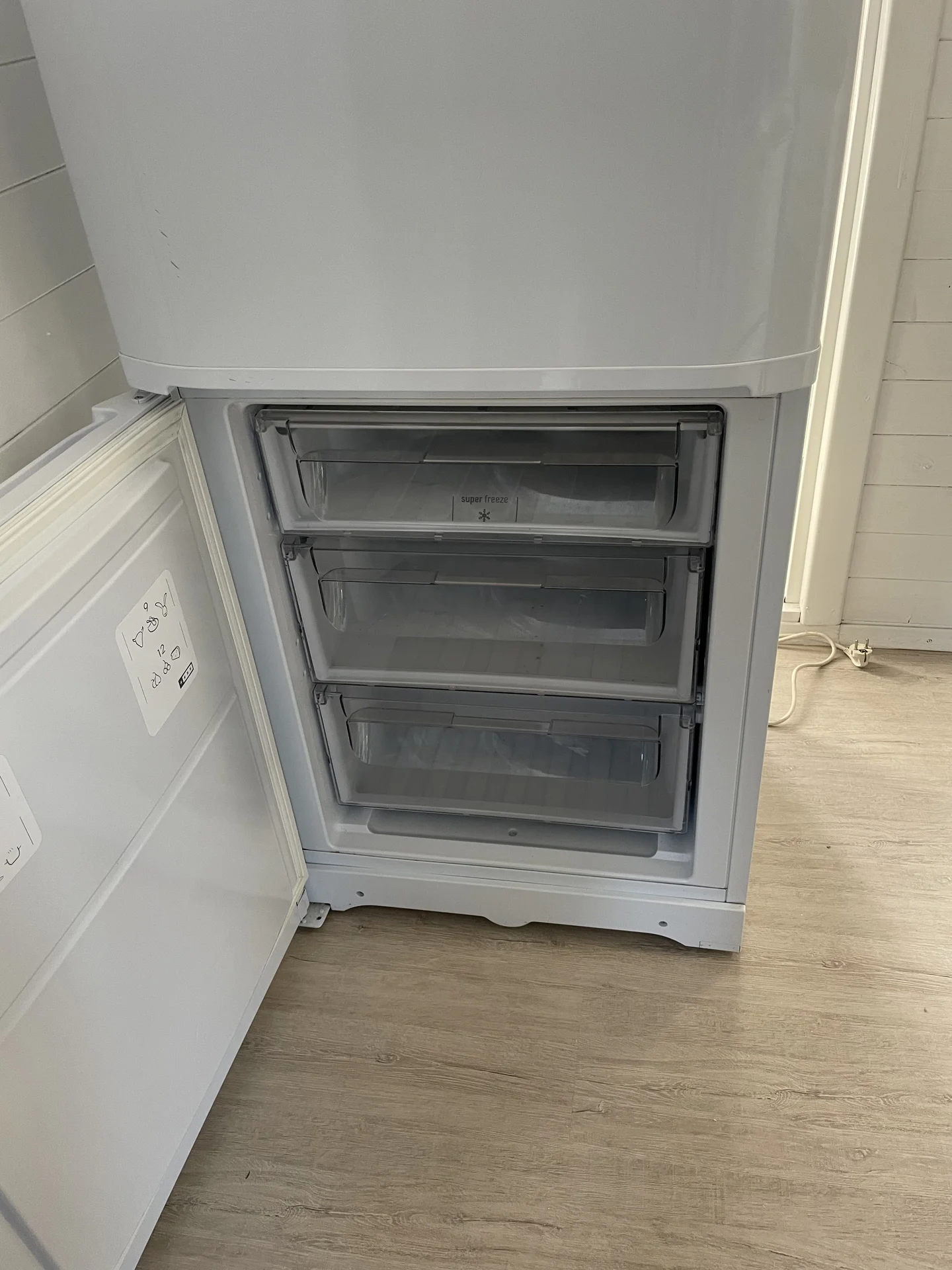 Холодильник hotpoint ariston - миниатюра 4