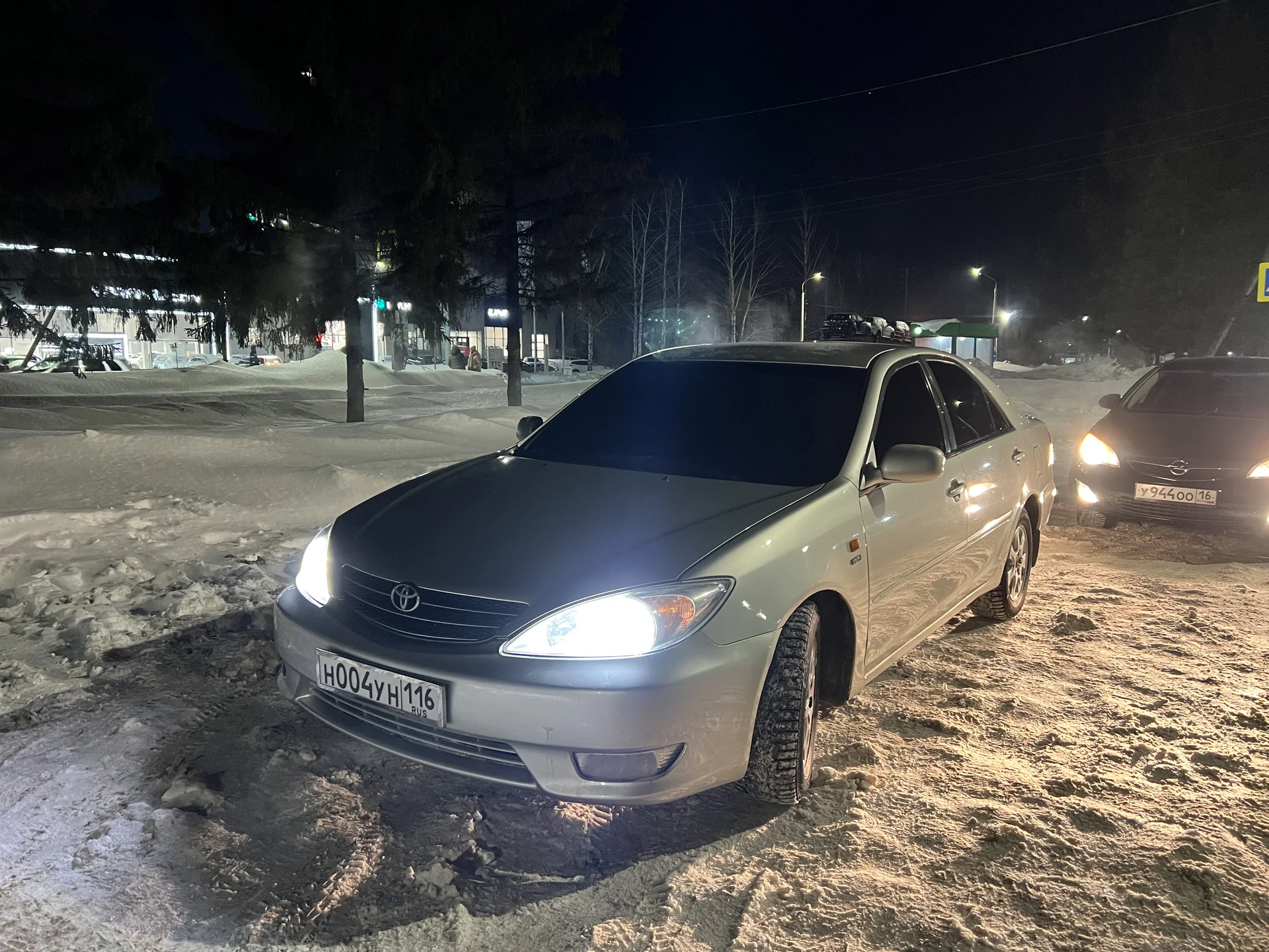 TOYOTA CAMRY - миниатюра 2