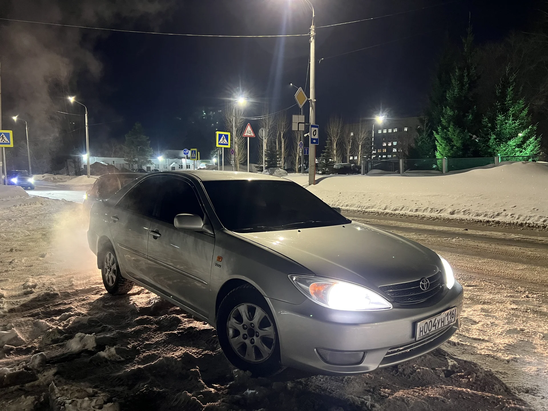 TOYOTA CAMRY - миниатюра 3