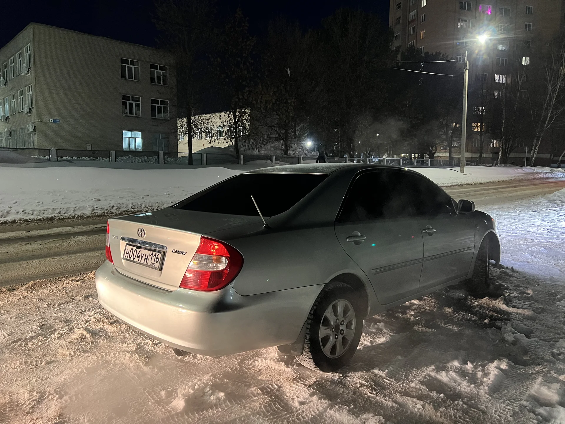 TOYOTA CAMRY - миниатюра 4