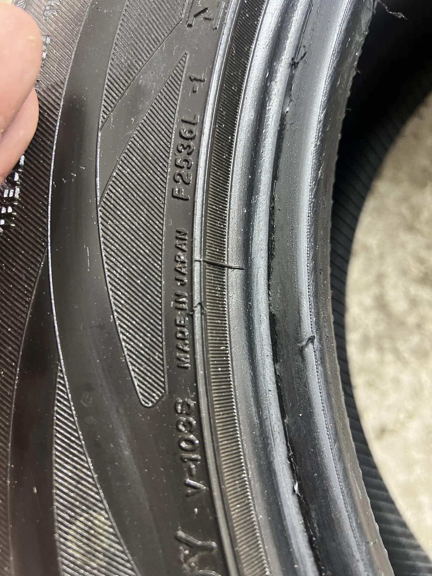 Шины летние Yokohama Advan Sport V103 235/55 R17 9 - миниатюра 6