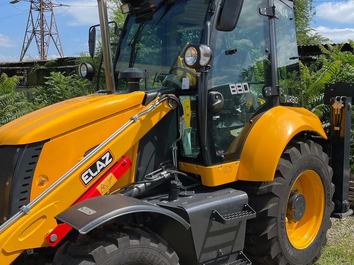 Стекла на экскаватор погрузчик ELAZ BL 880 - изображение 1