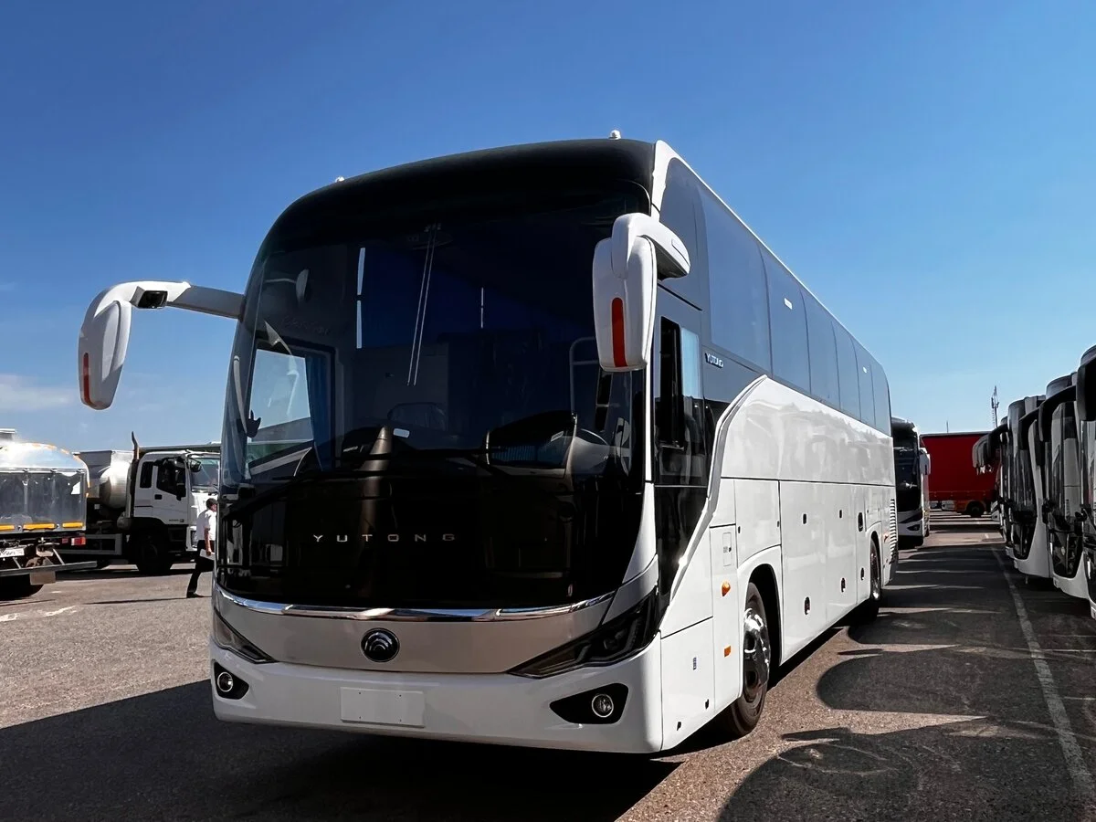 Лобовое стекло на Yutong ZK 6128 H - изображение 1