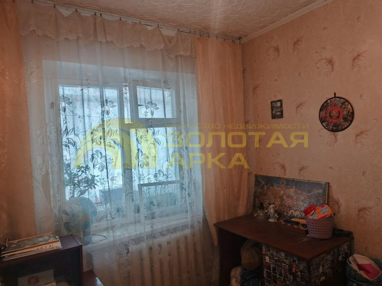 В пгт Афипский Северского района, в центре, продается четырехкомнатная квартира - миниатюра 4