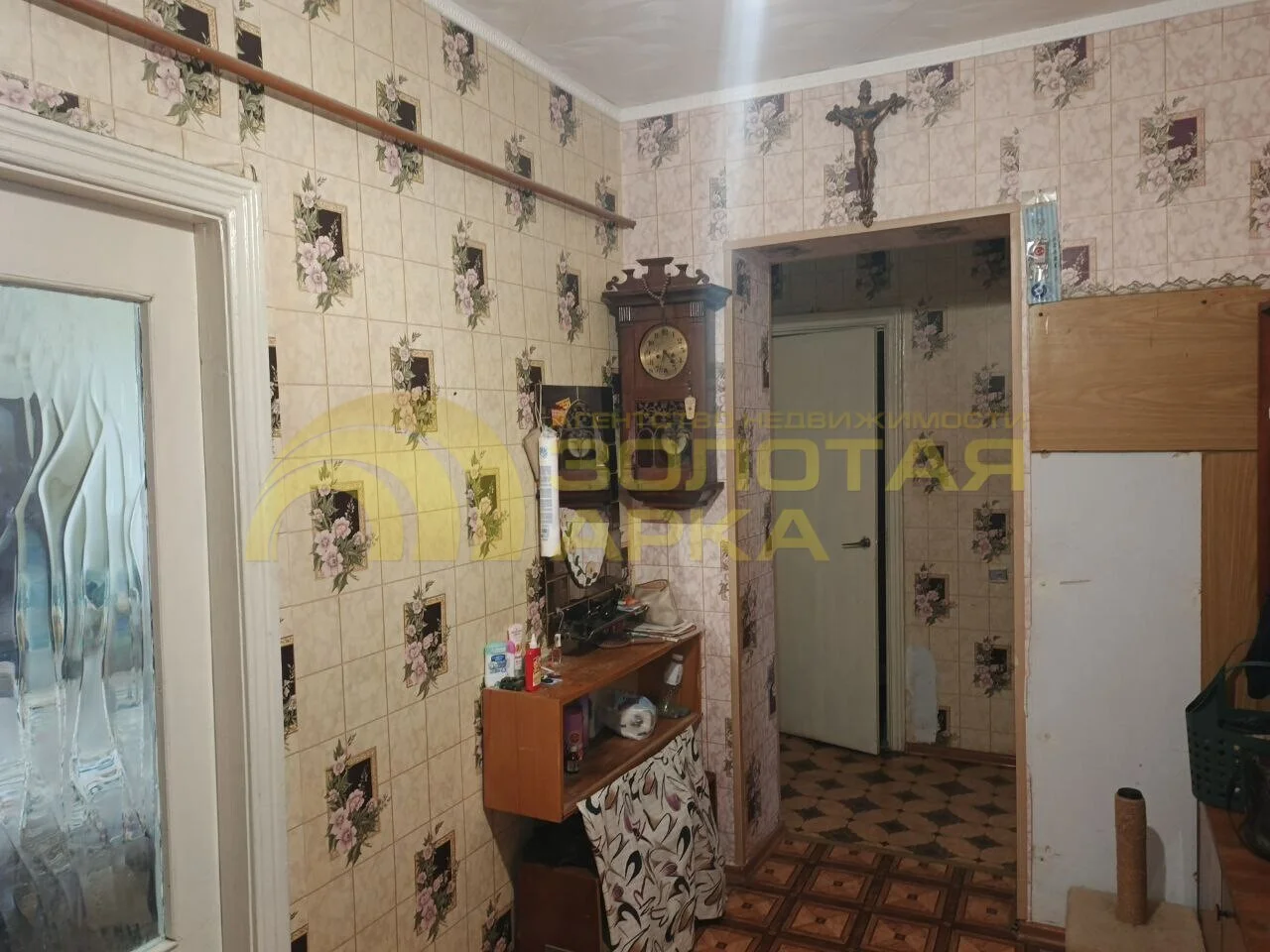 В пгт Афипский Северского района, в центре, продается четырехкомнатная квартира - миниатюра 5