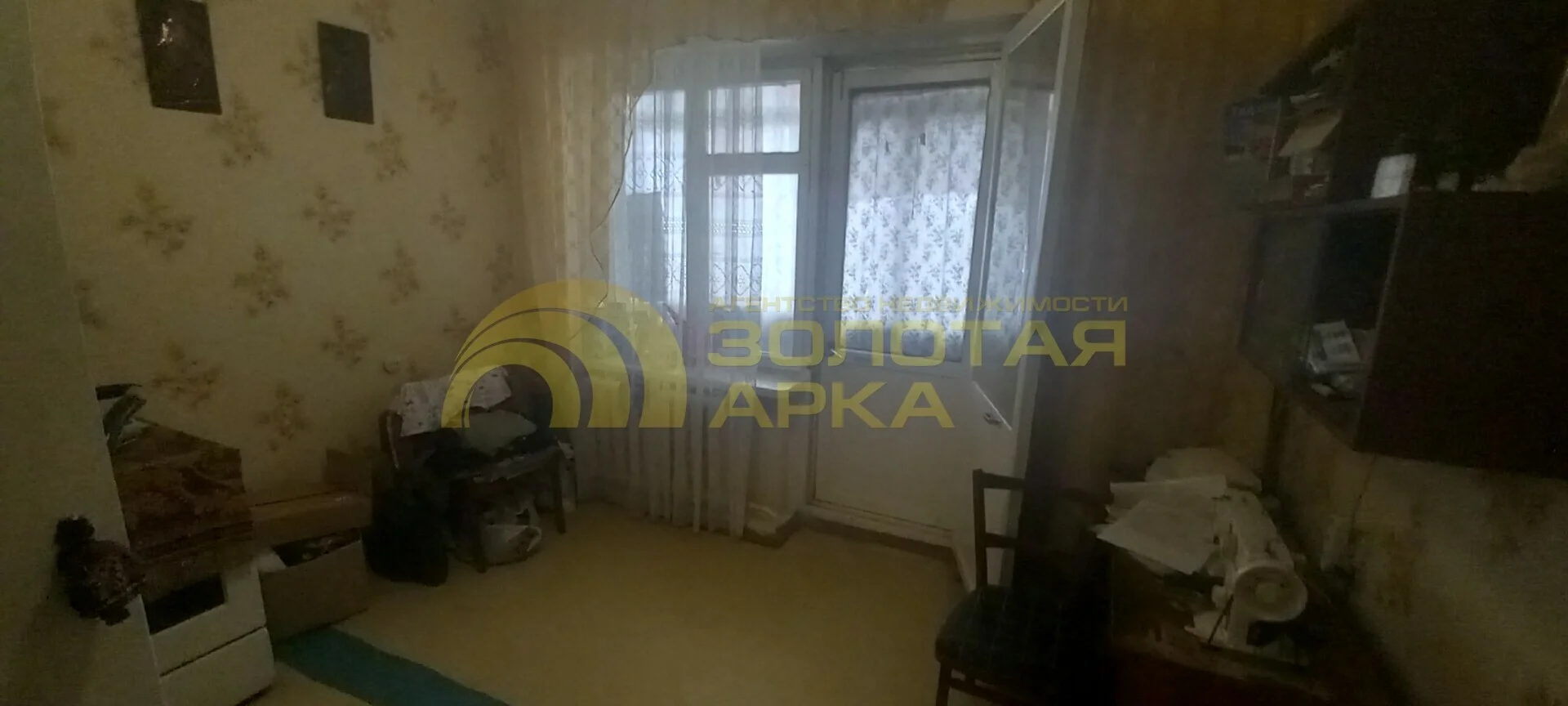 В пгт Афипский Северского района, в центре, продается четырехкомнатная квартира - миниатюра 6