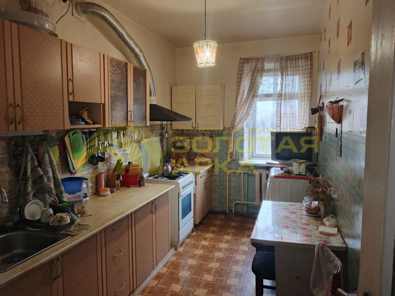 В пгт Афипский Северского района, в центре, продается четырехкомнатная квартира - миниатюра 9