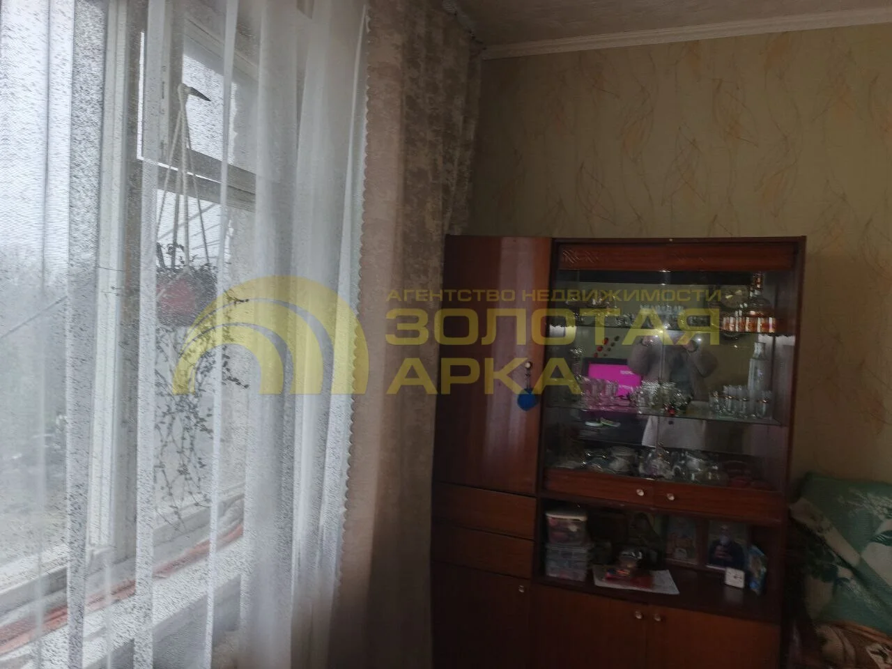 В пгт Афипский Северского района, в центре, продается четырехкомнатная квартира - миниатюра 11