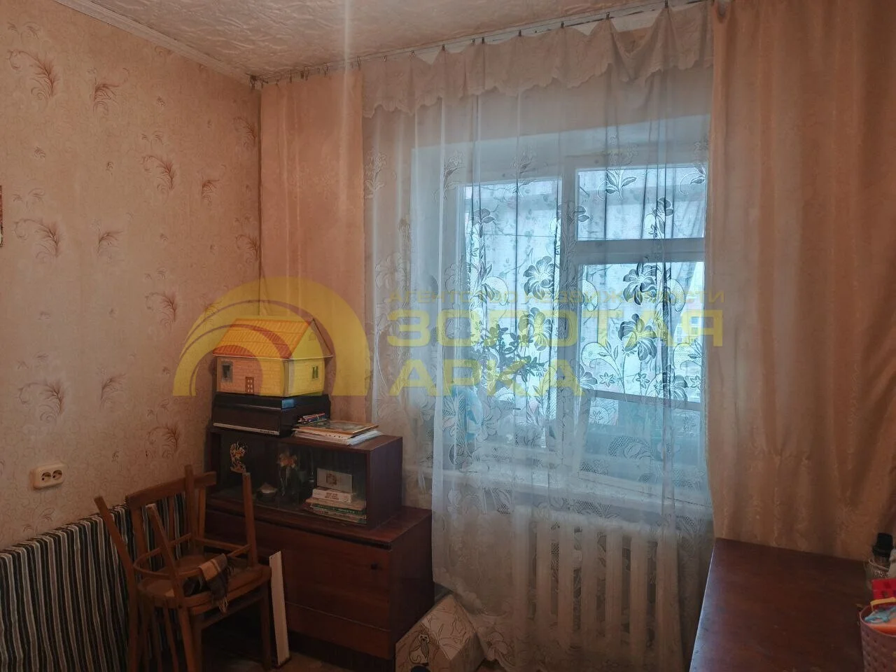 В пгт Афипский Северского района, в центре, продается четырехкомнатная квартира - миниатюра 16