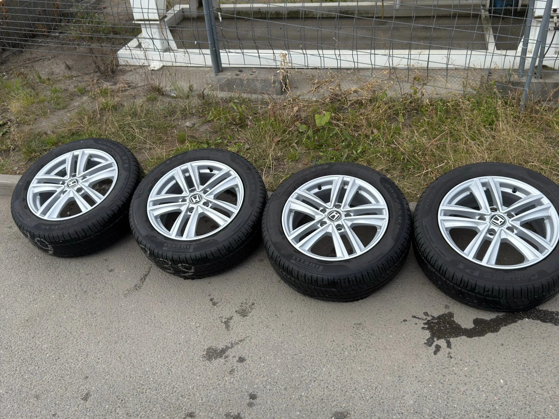 Pirelli P1 с дисками R 16 летние - изображение 1