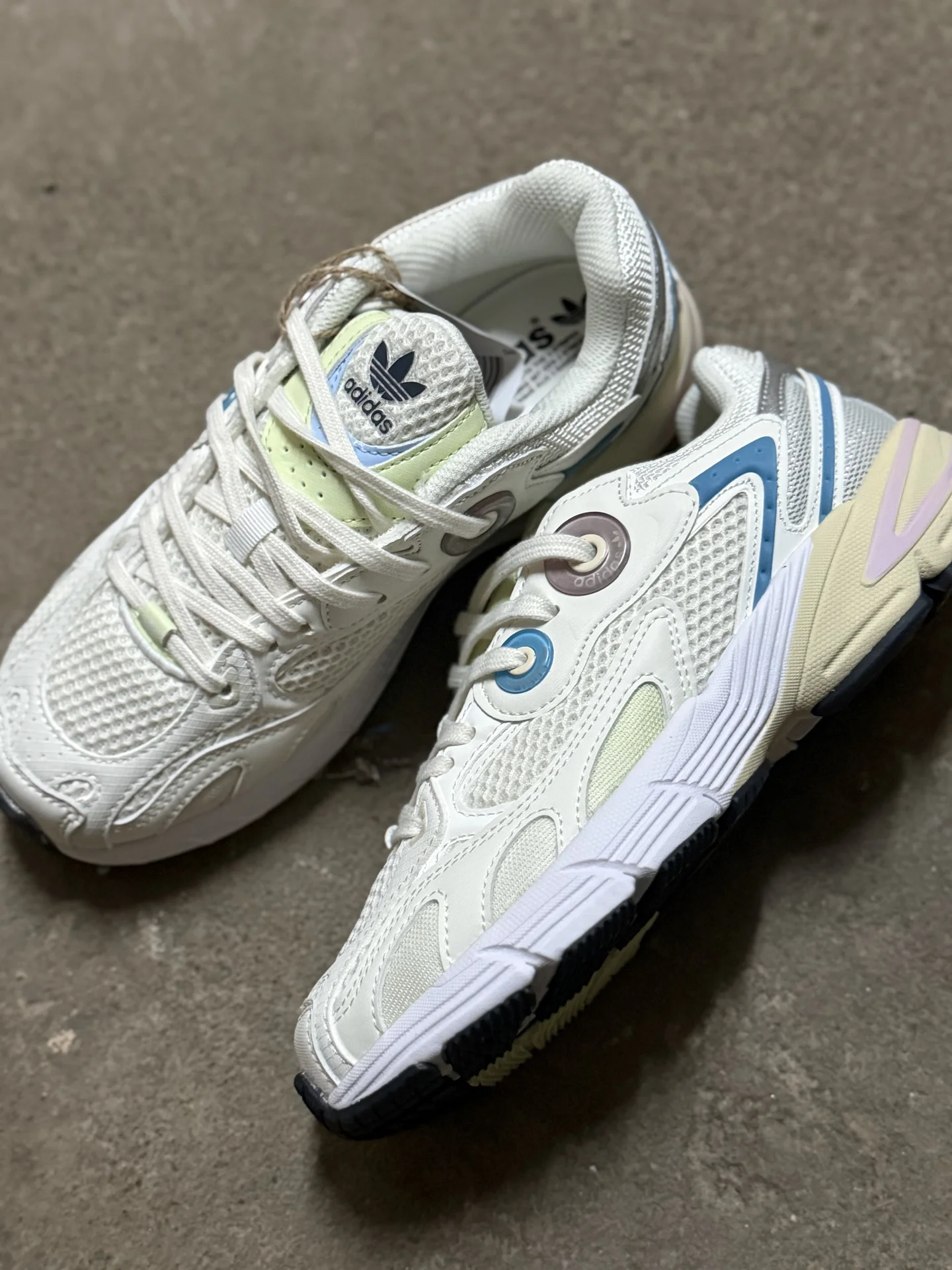 Кроссовки женские adidas - миниатюра 10