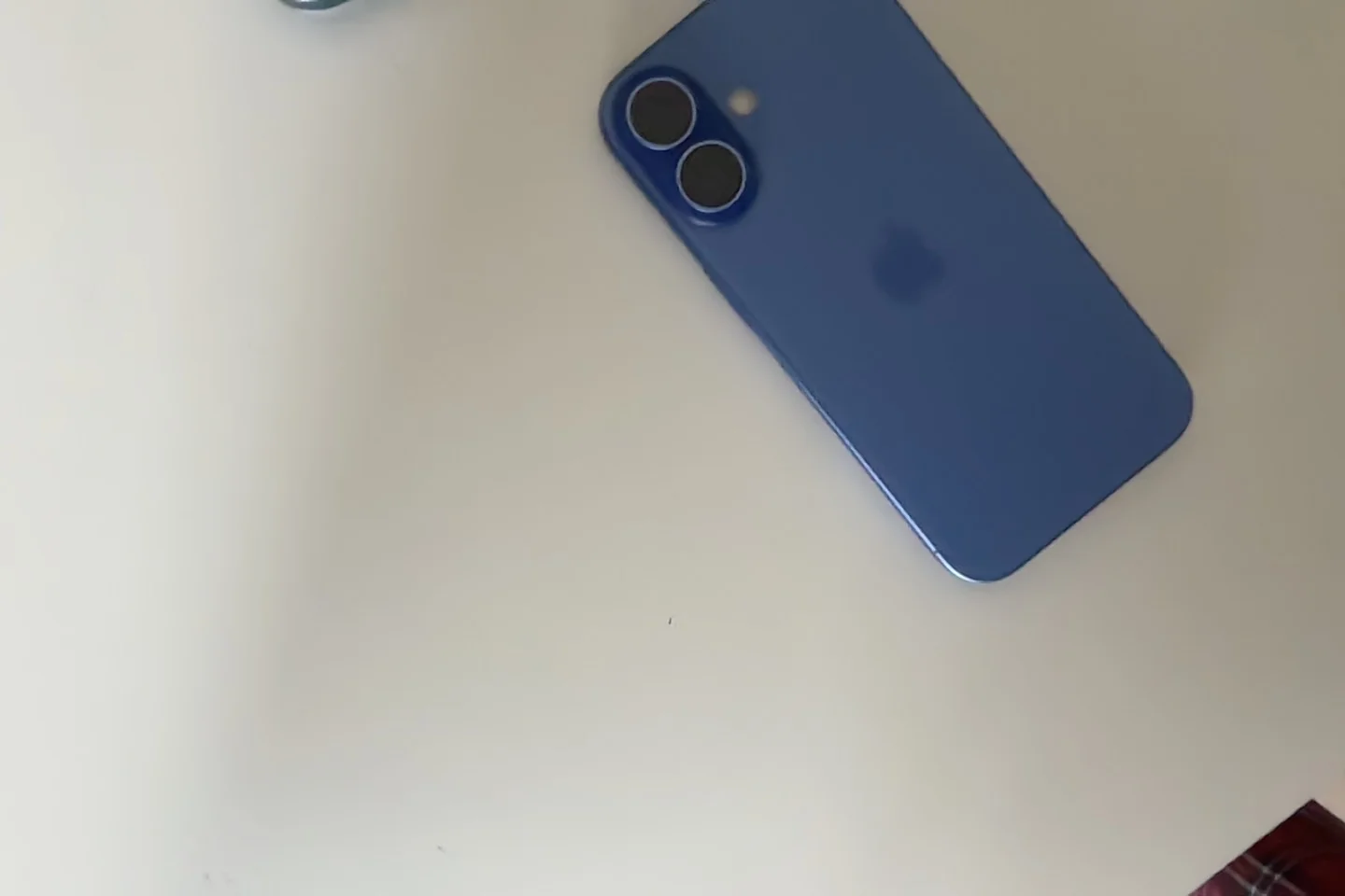 iPhone 16 128 gb ultramarine - миниатюра 3