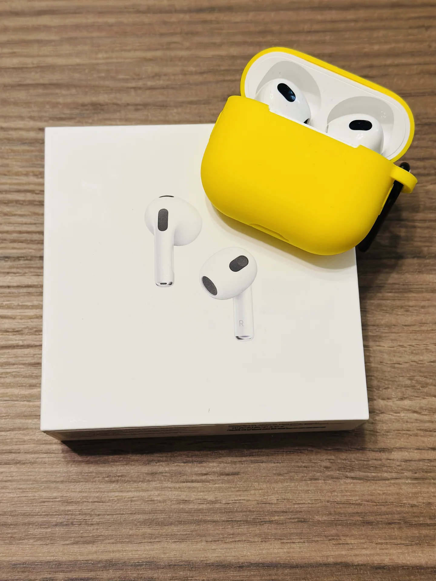 AirPods 3 (Lightning) - миниатюра 2