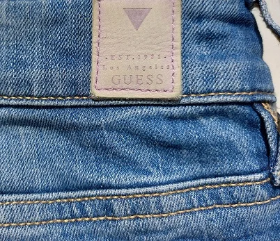 Джинсы женские GUESS ,размер 29 ( 44-46).Состав: хлопок 92%, эластан 2%, эластомультиэстер 6% - миниатюра 2