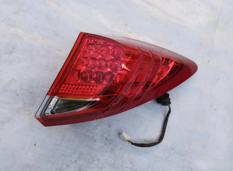 Фонарь задний правый Honda Civic 9 5D (12-14) ориг - миниатюра 2