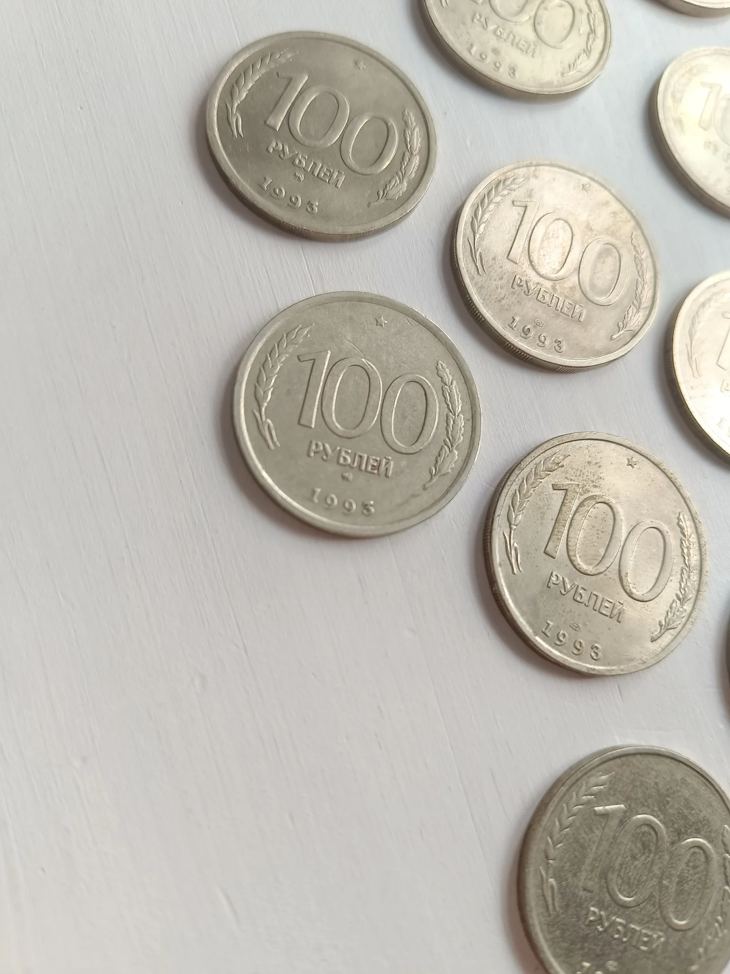 Монеты 100 руб СССР молодая Россия 1993 - миниатюра 4