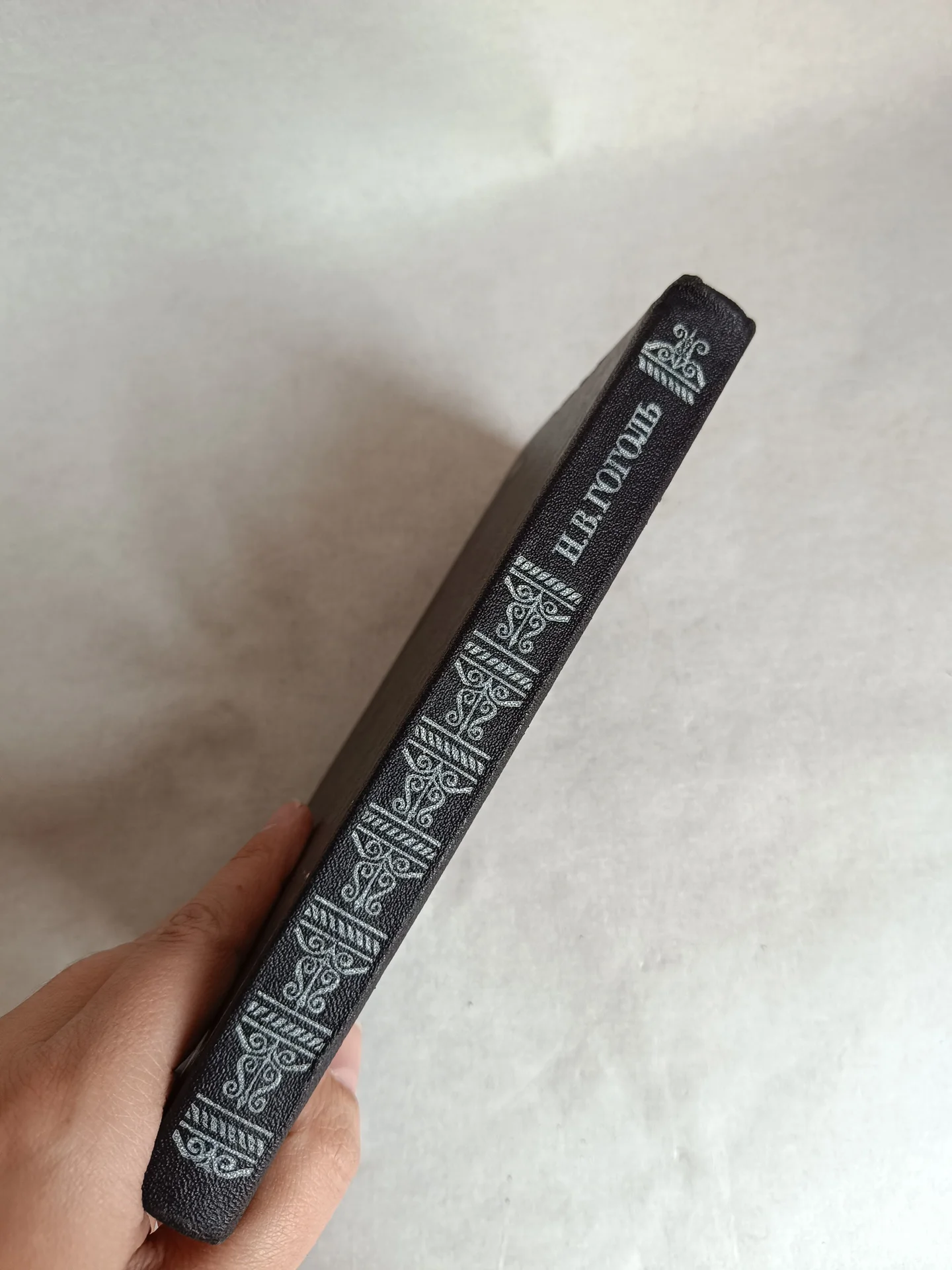 Гоголь Повести книга - миниатюра 2