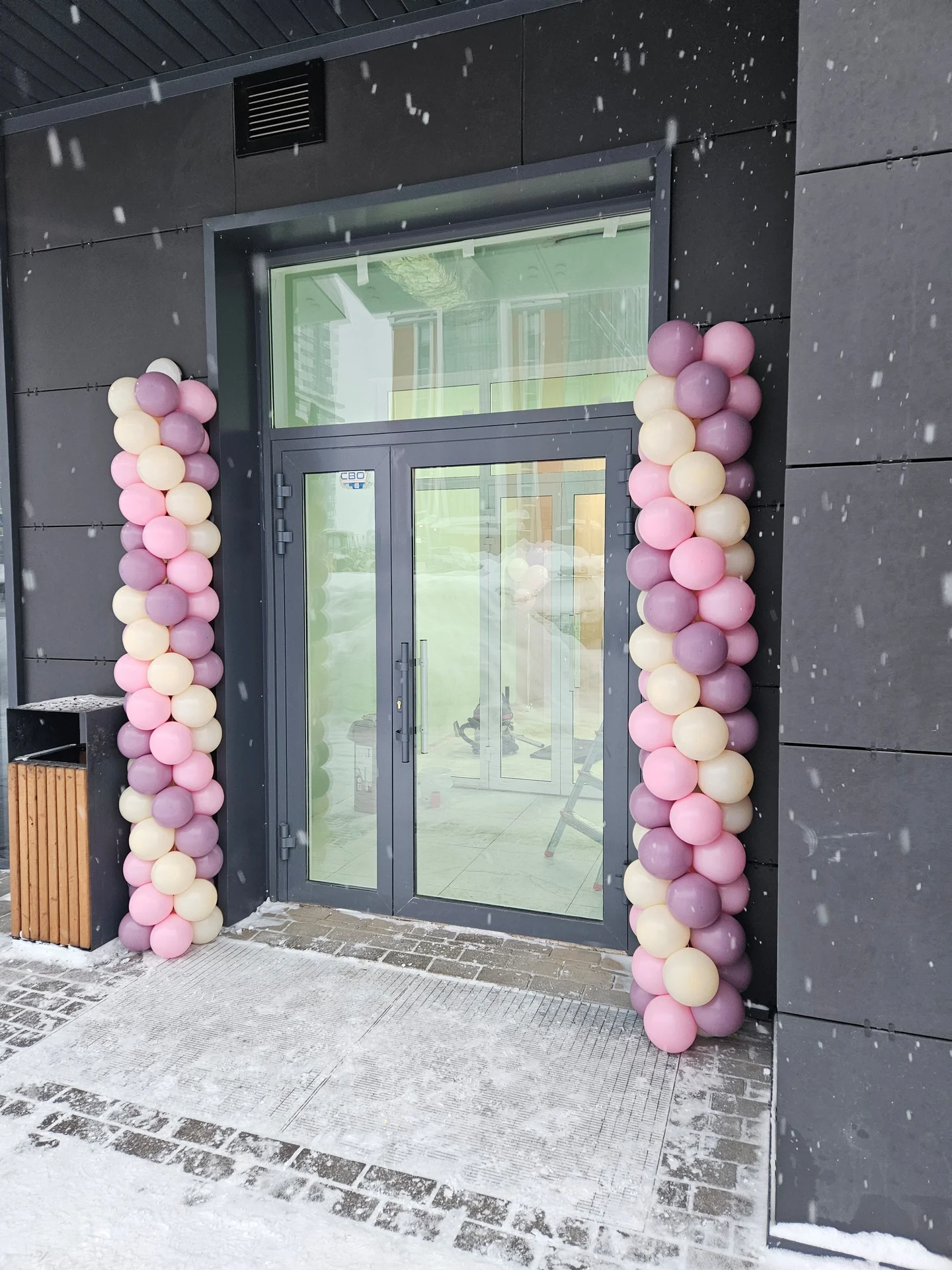 Арка из воздушных шаров на открытие - изображение 1