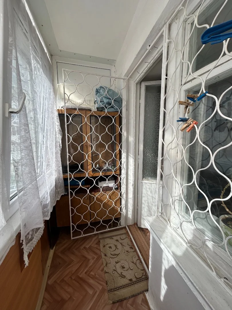 Продается 2-х комнатная квартира в центре города на 3 этаже. - миниатюра 16