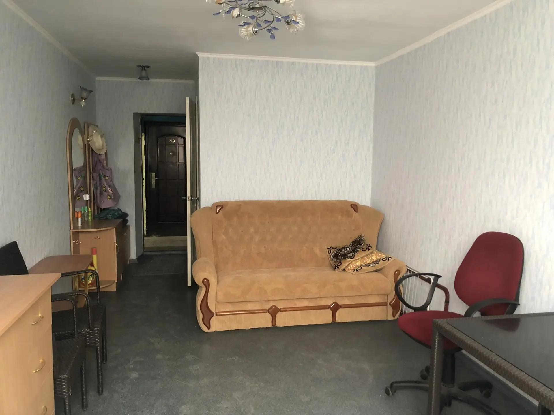 Продаётся светлая однокомнатная квартира на втором этаже в пгт. Новофедоровка, Крым! - изображение 1