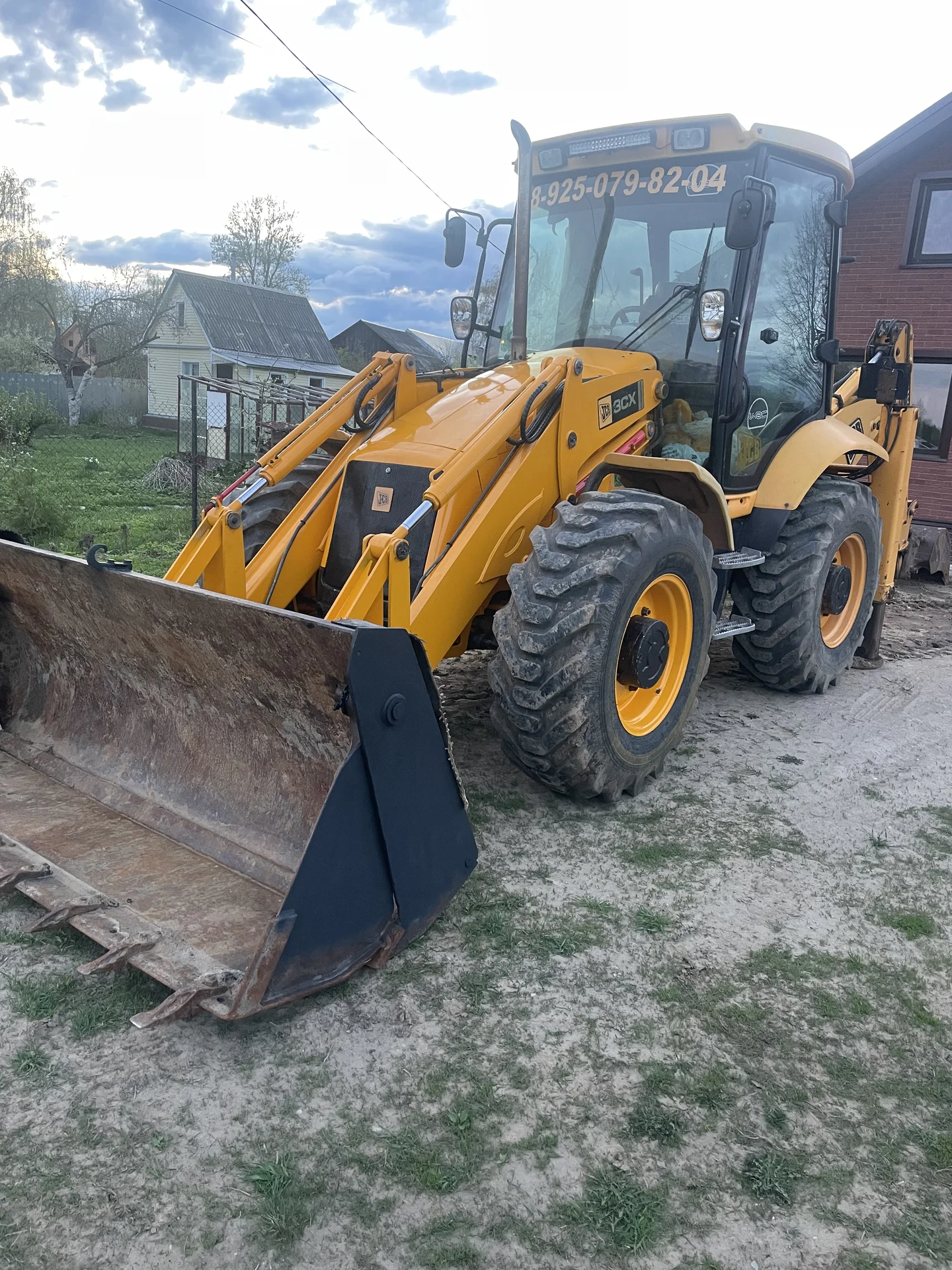 Аренда экскаватора погрузчика JCB - миниатюра 3