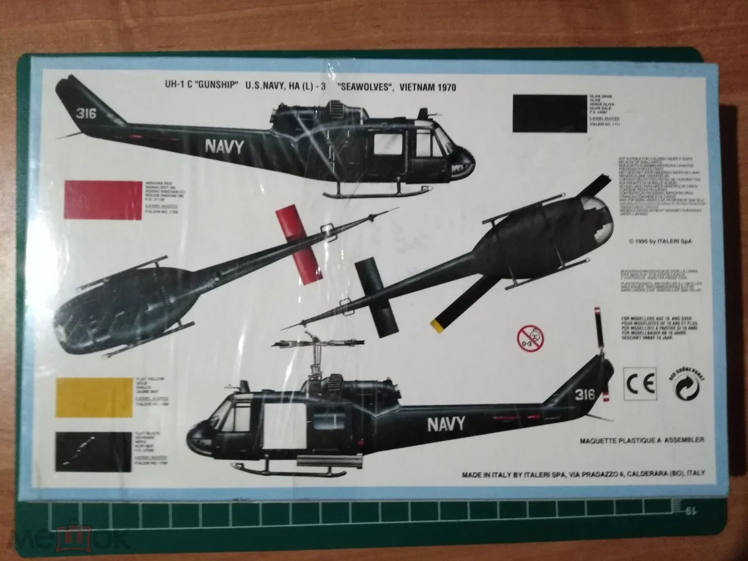 Вертолет UH-1C Gunship Helicopter (Italeri 050) - миниатюра 2