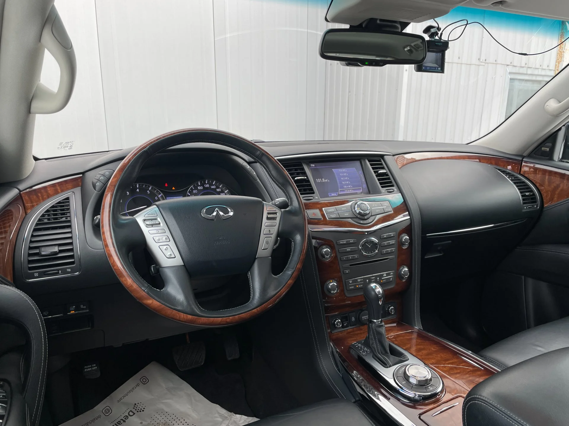 Infiniti QX80 - миниатюра 10