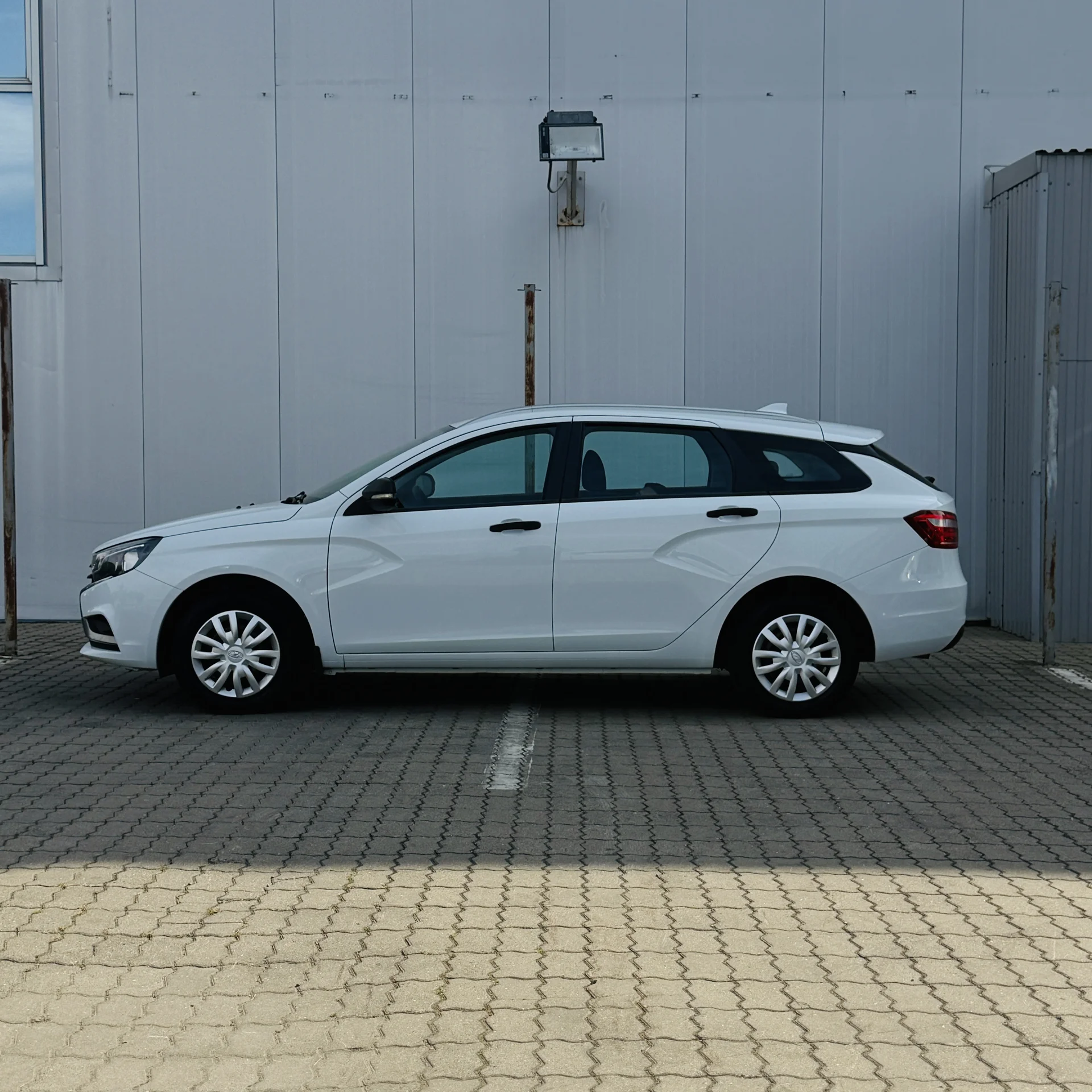 LADA VESTA SW - миниатюра 2