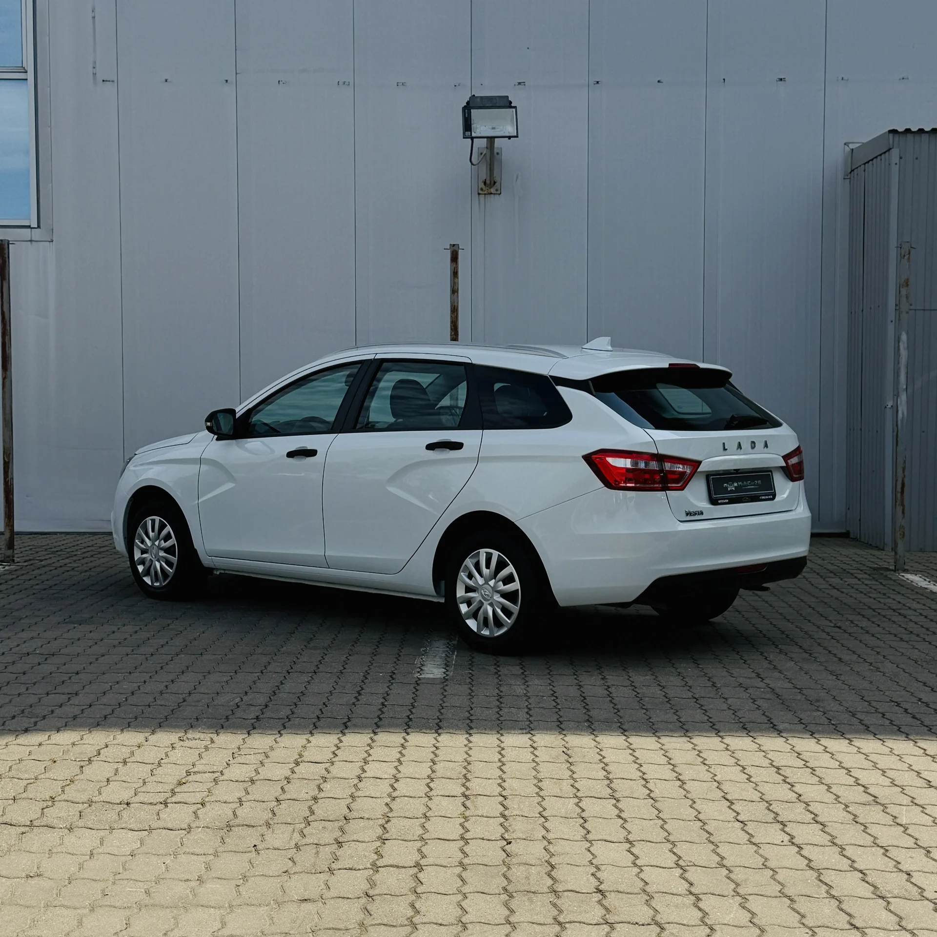 LADA VESTA SW - миниатюра 3