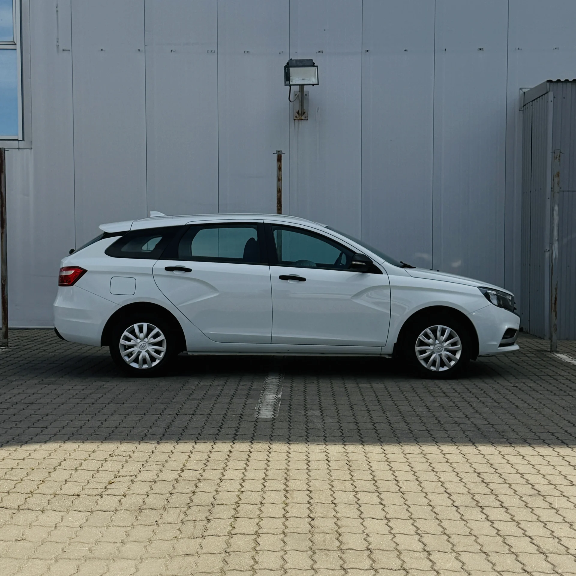 LADA VESTA SW - миниатюра 6