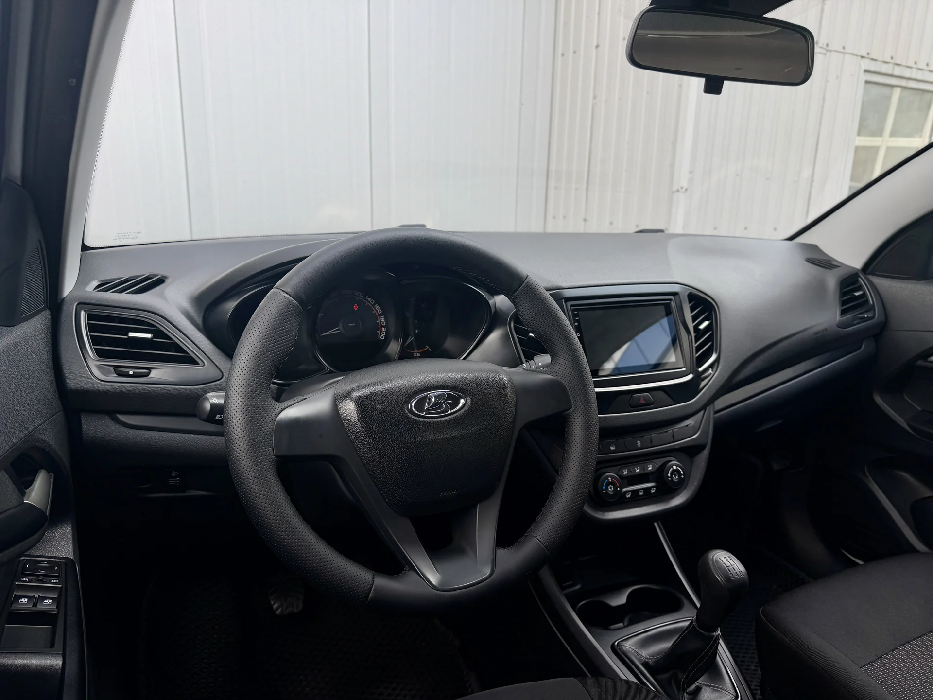 LADA VESTA SW - миниатюра 10