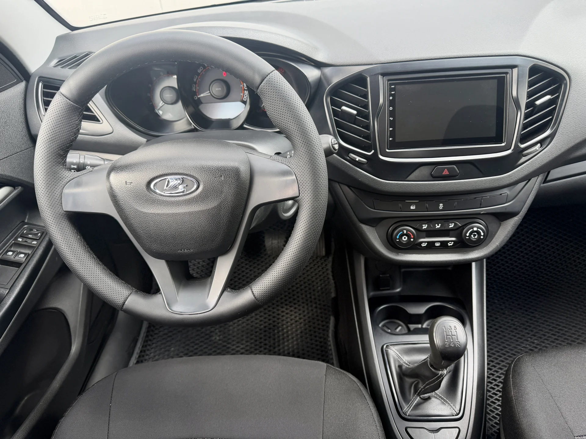 LADA VESTA SW - миниатюра 11