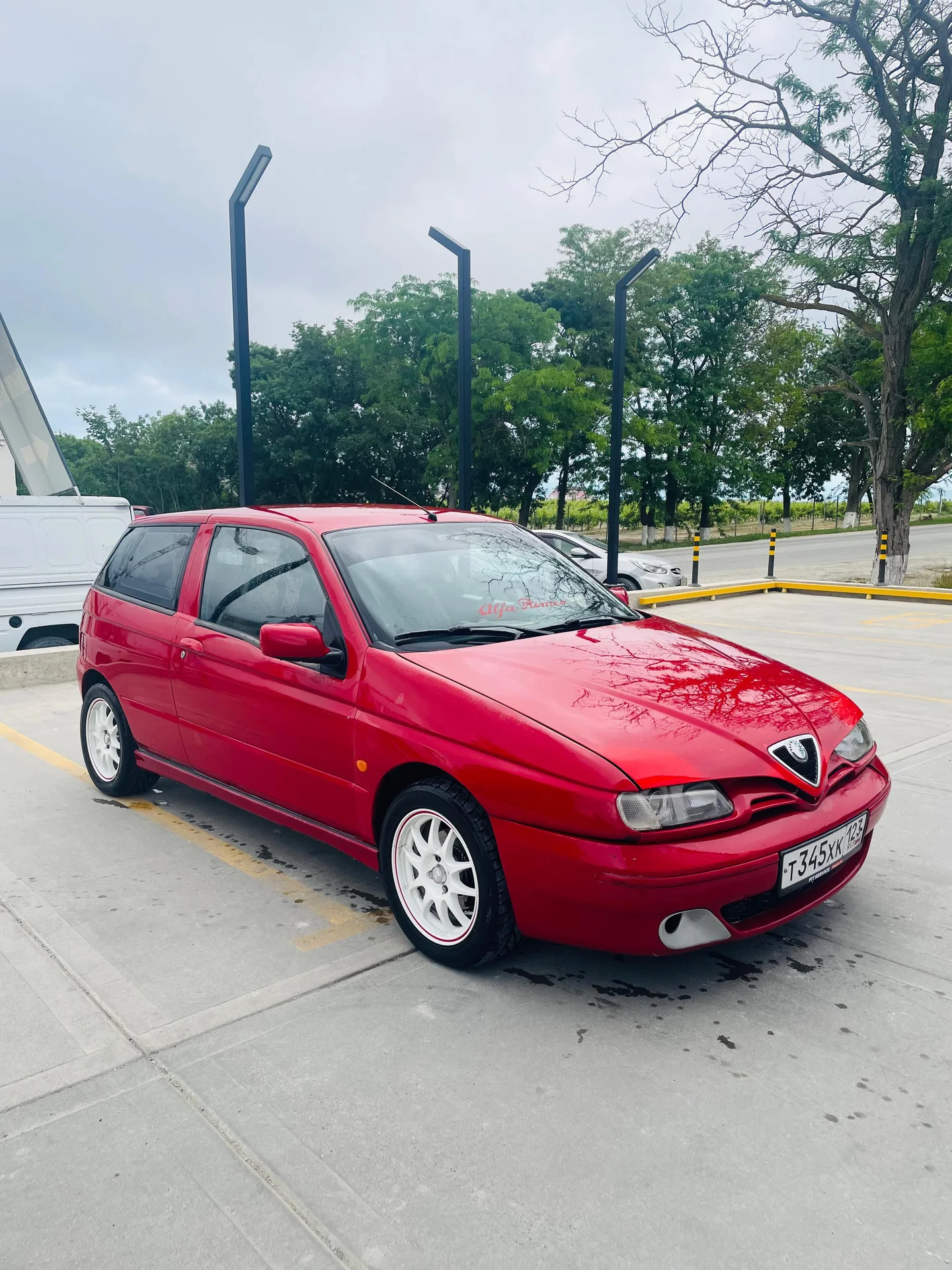 Автомобиль Alfa Romeo 145 - миниатюра 4