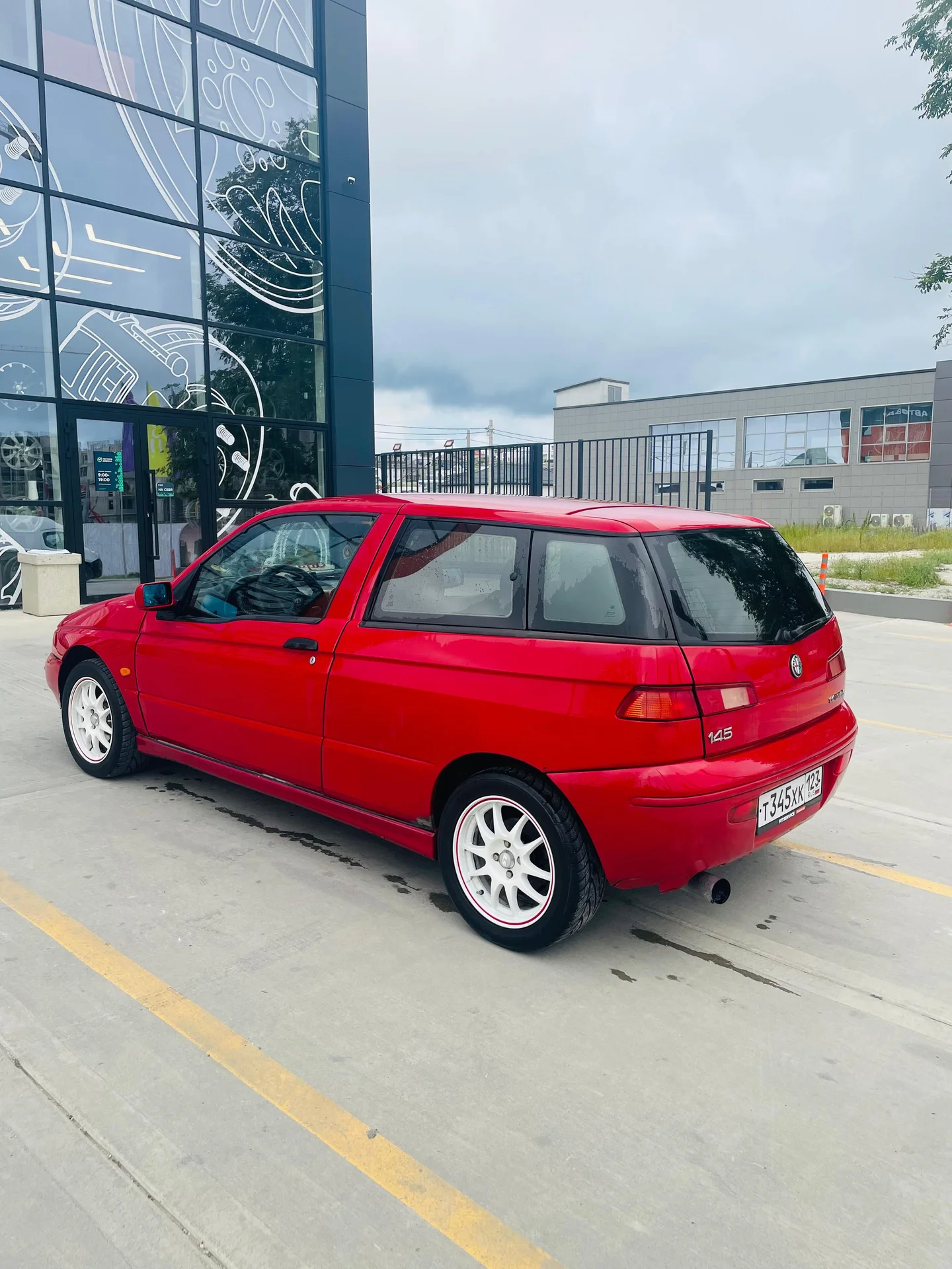 Автомобиль Alfa Romeo 145 - миниатюра 7