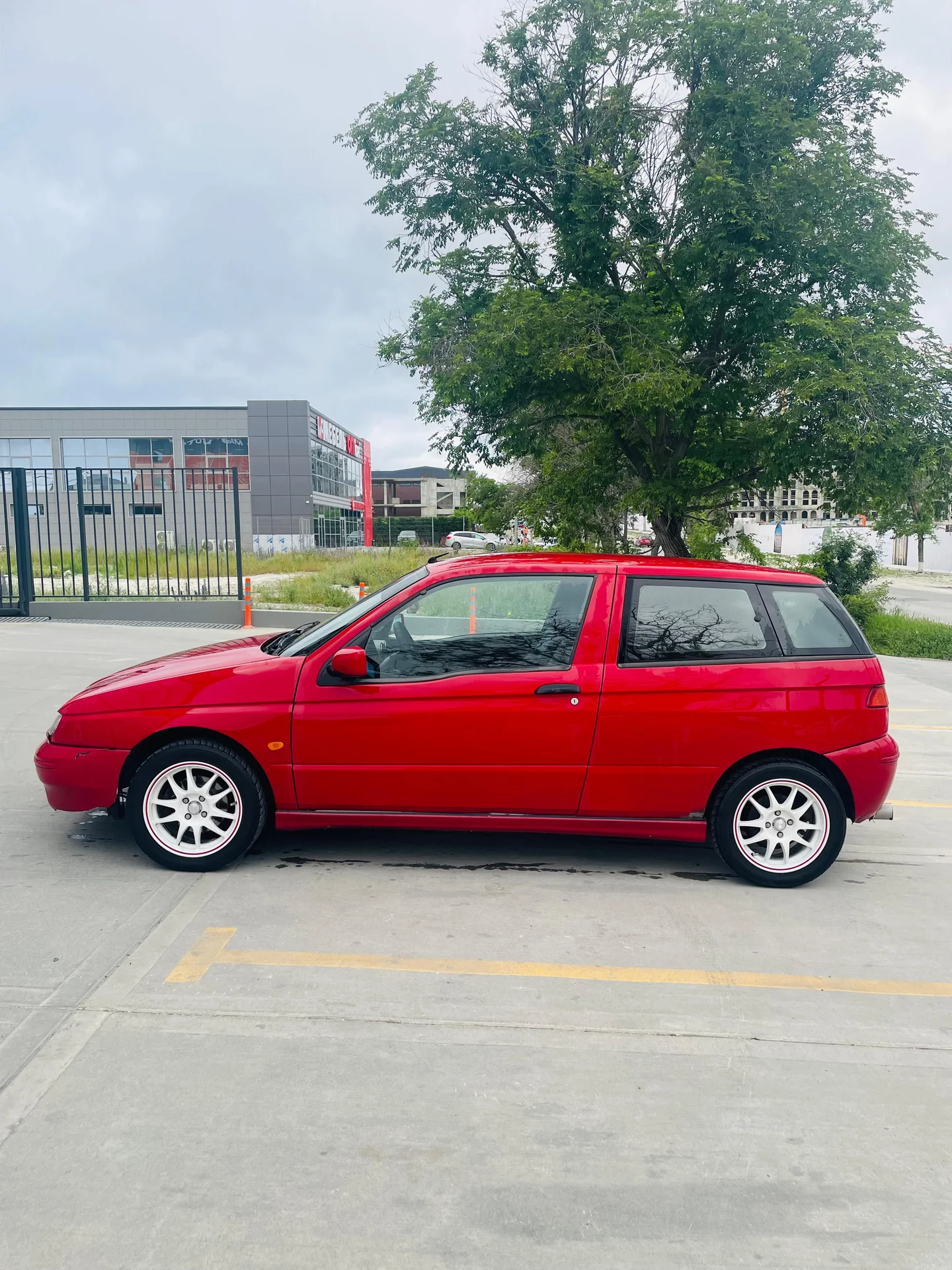 Автомобиль Alfa Romeo 145 - миниатюра 8