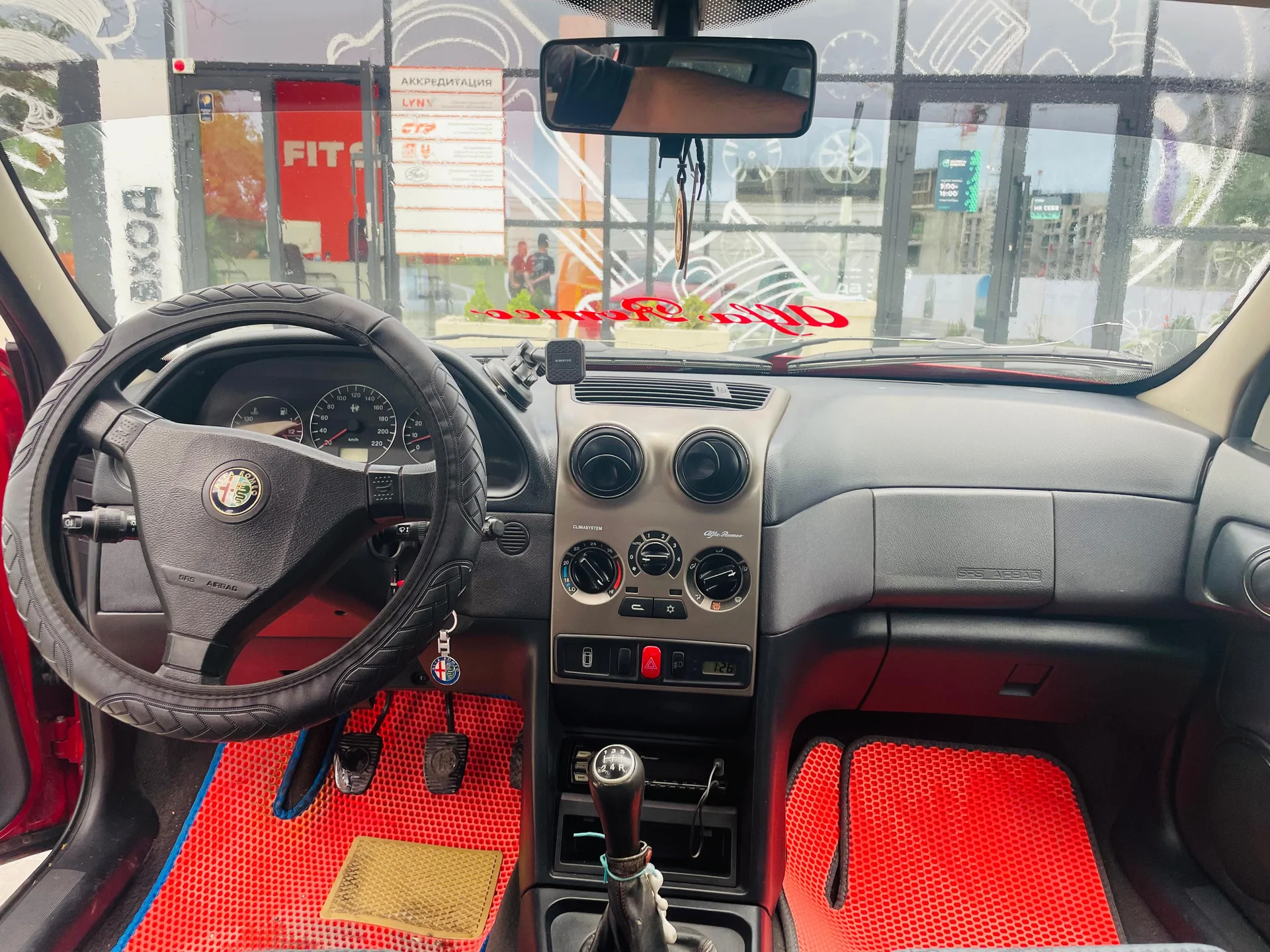 Автомобиль Alfa Romeo 145 - миниатюра 13