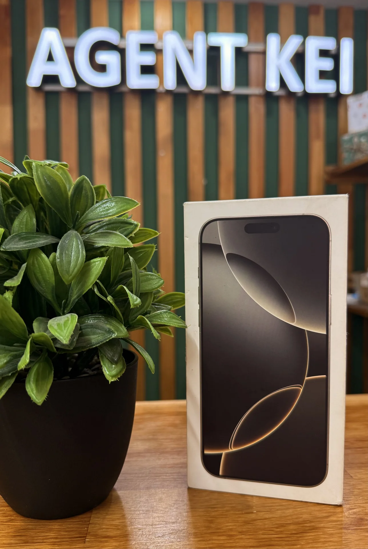 iPhone 16 Pro Max, 1TB, SIM + eSIM - изображение 1
