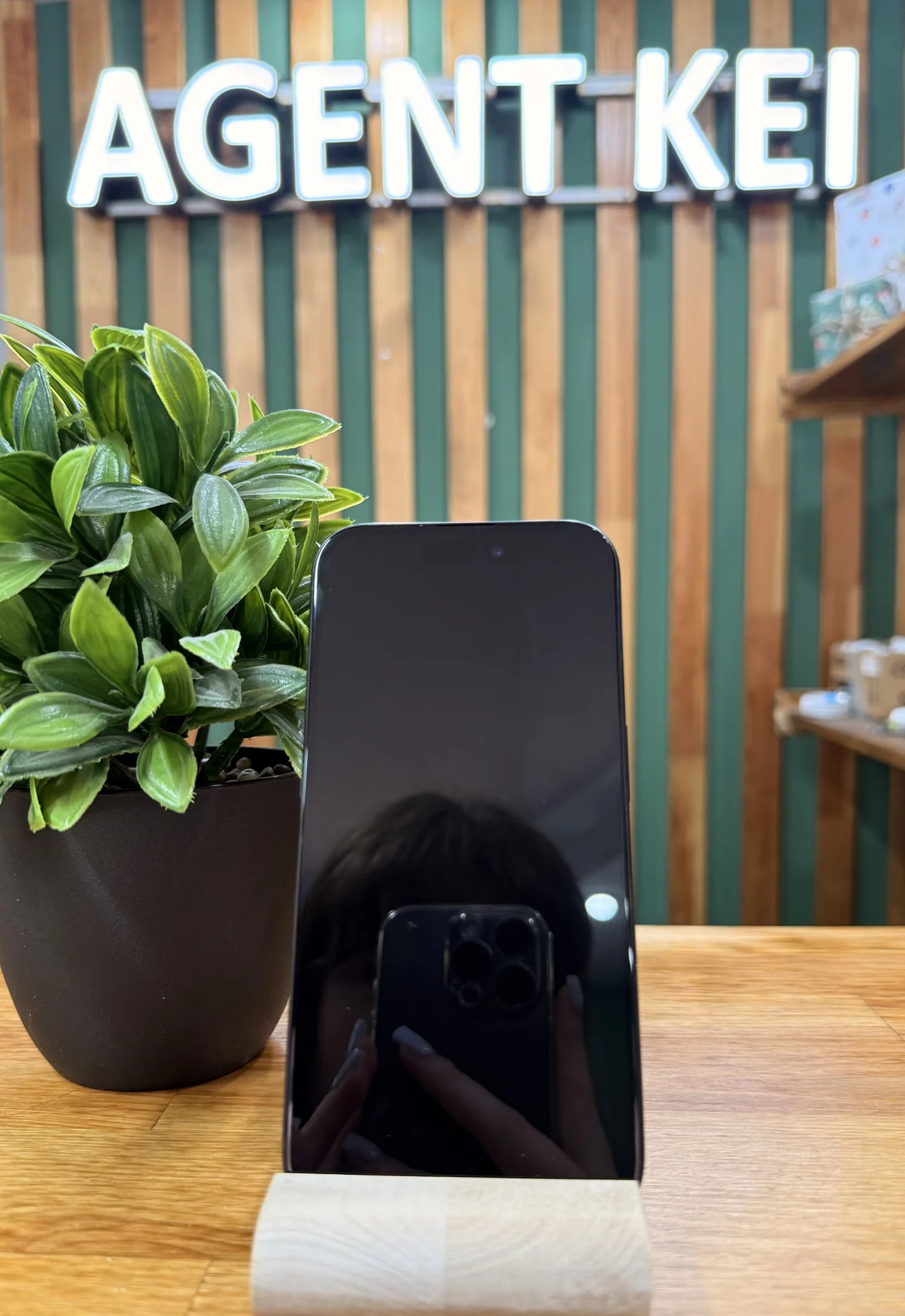 iPhone 15 Pro,512 ГБ, SIM+eSIM - миниатюра 2