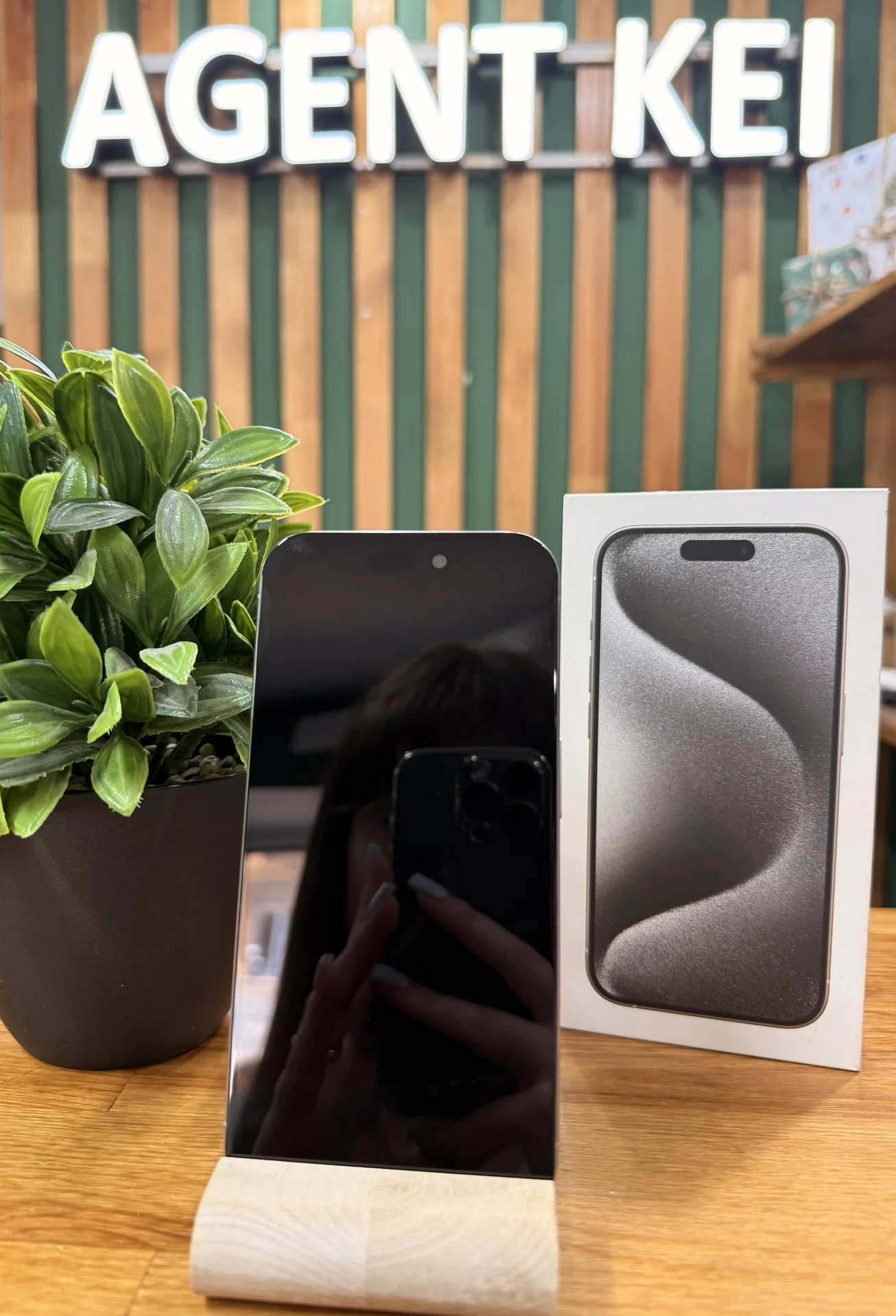 iPhone 15 Pro, 128 ГБ, SIM+eSIM - миниатюра 2