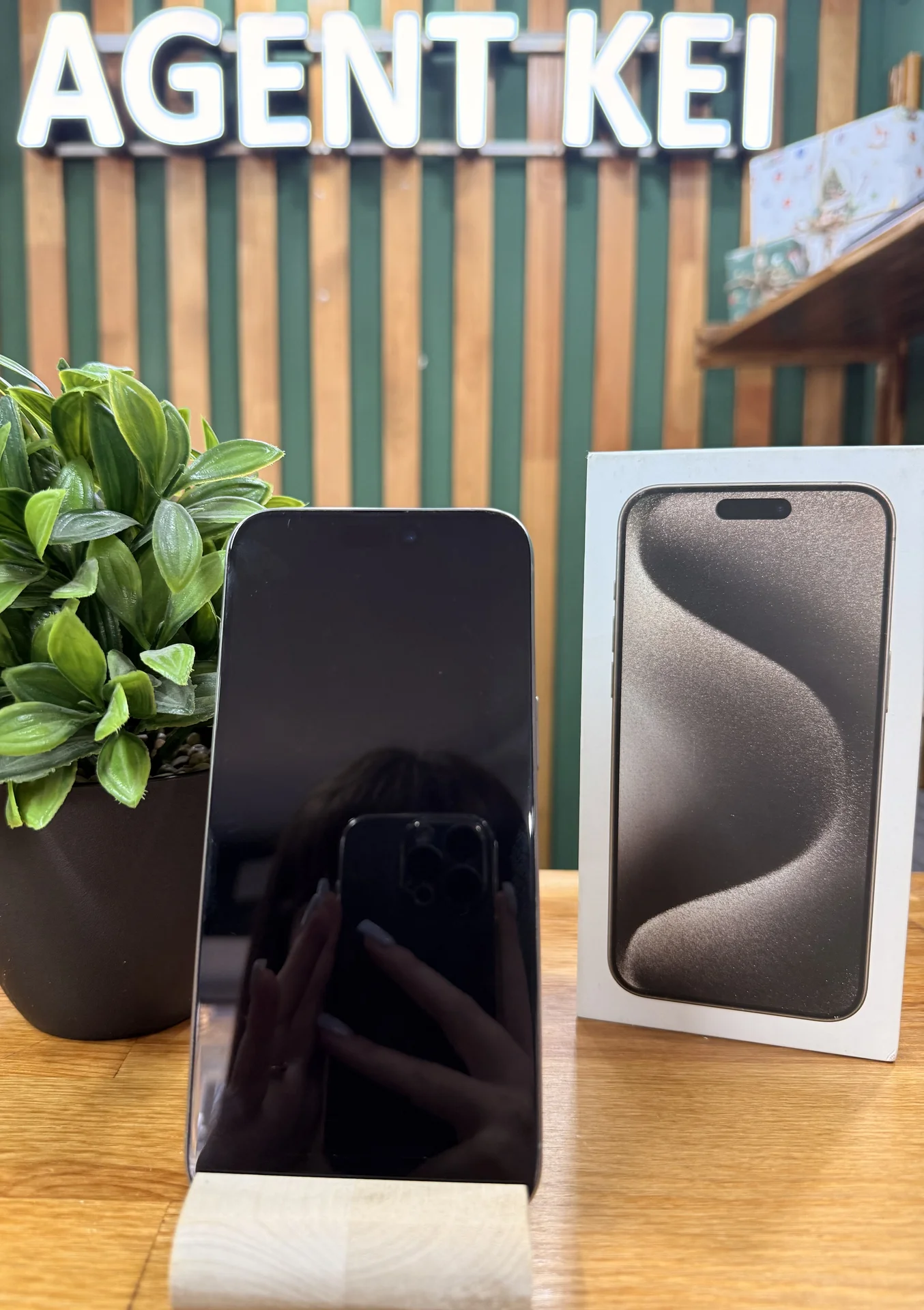 iPhone 15 Pro Max, 256 ГБ, SIM+eSIM - миниатюра 2
