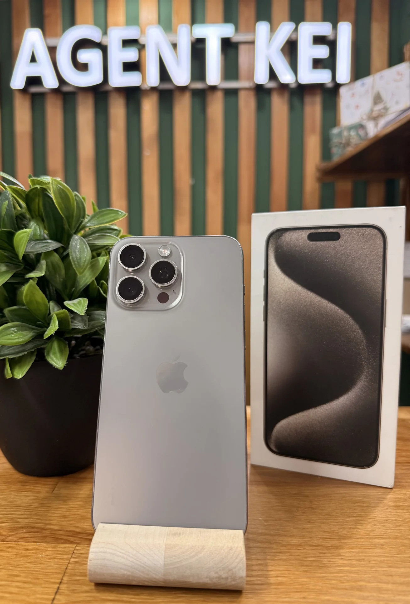 iPhone 15 Pro Max, 512 ГБ, SIM+eSIM - изображение 1