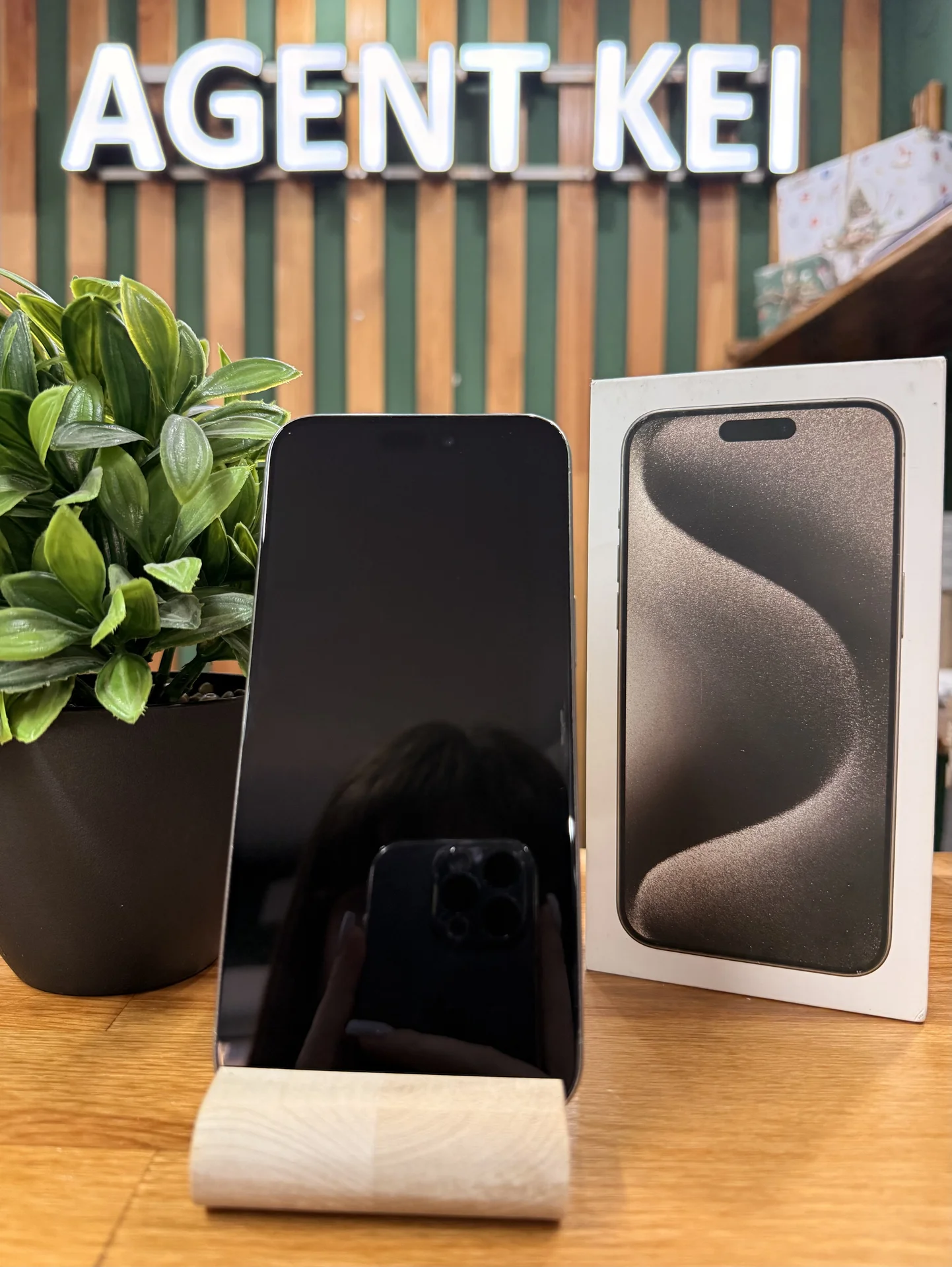 iPhone 15 Pro Max, 512 ГБ, SIM+eSIM - миниатюра 2