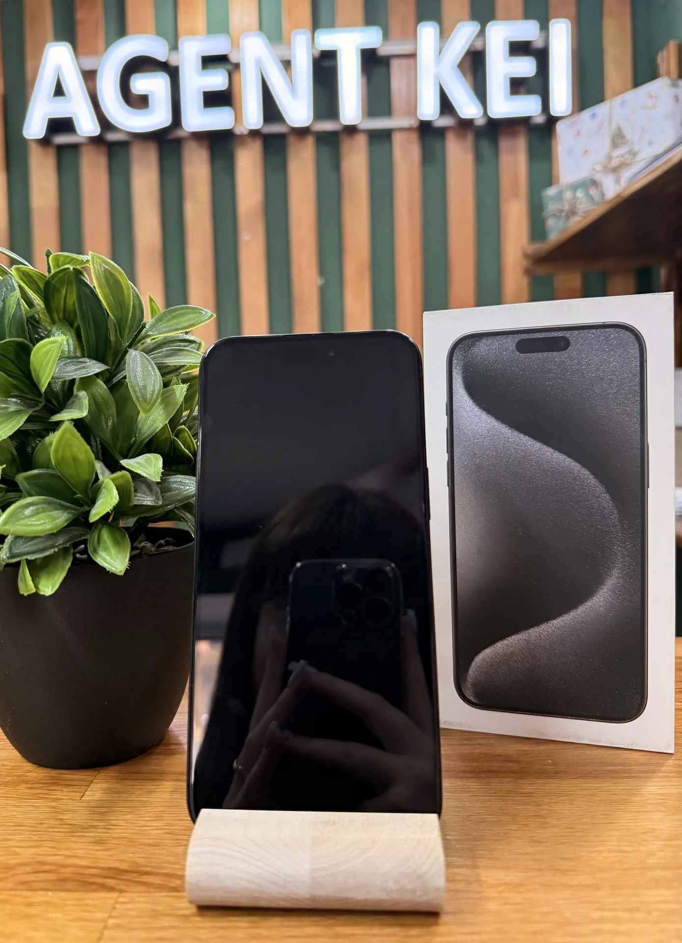 iPhone 15 Pro Max,256 ГБ, SIM+eSIM - миниатюра 2