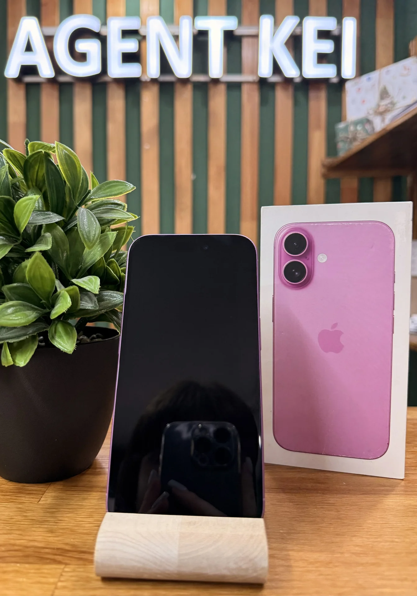 iPhone 16,128 ГБ,SIM+eSIM - миниатюра 2