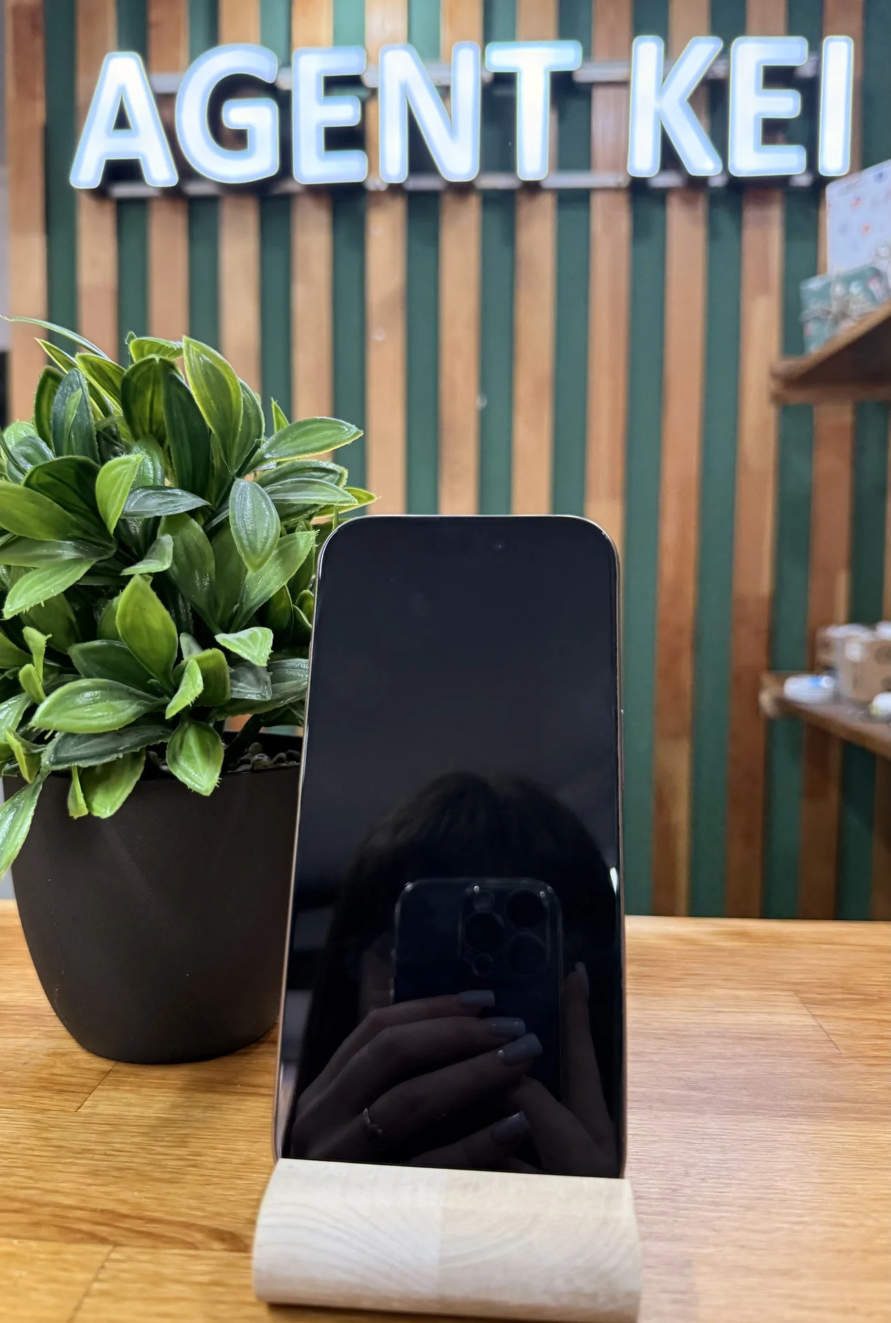 iPhone 16 Pro,128 ГБ, SIM+eSIM - миниатюра 2